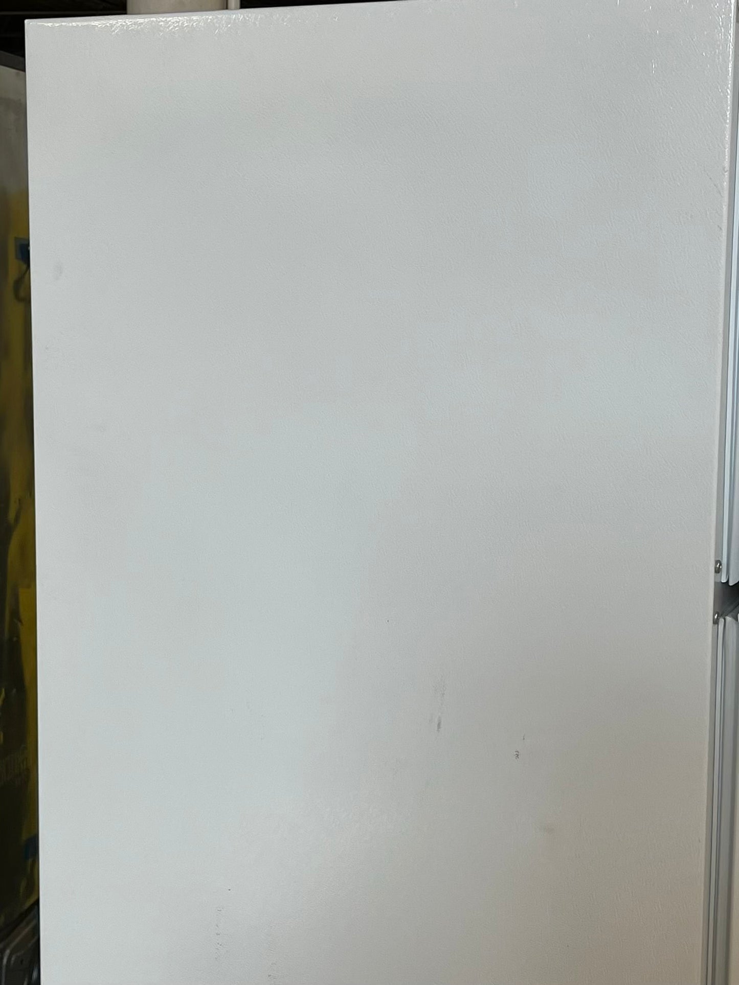 - GE top freezer refrigerator in white 28" ITEM #RF308TB