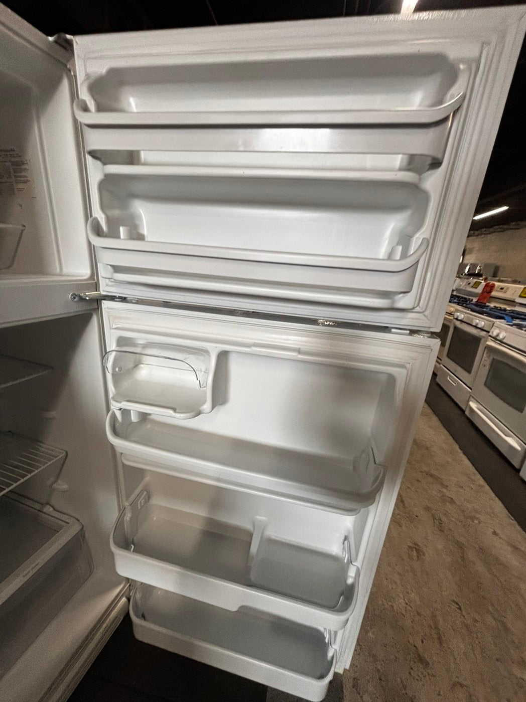 - Flash sale⚡️ Kenmore top freezer refrigerator 18cu.ft in white 30" ITEM #RFK311RB