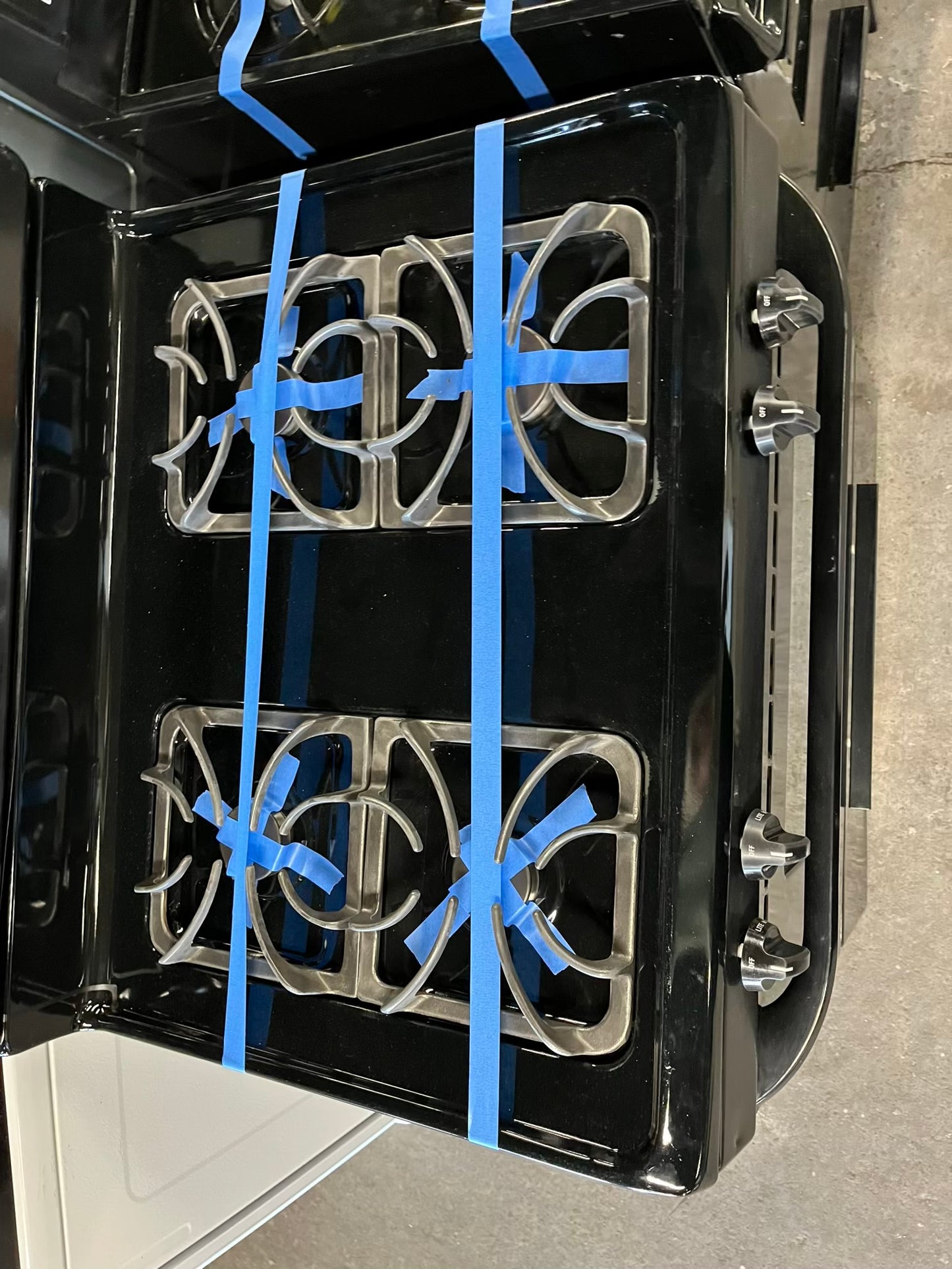 - Frigidaire GAS range black 4 burner bake broil self clean 30” item number #GR505DB