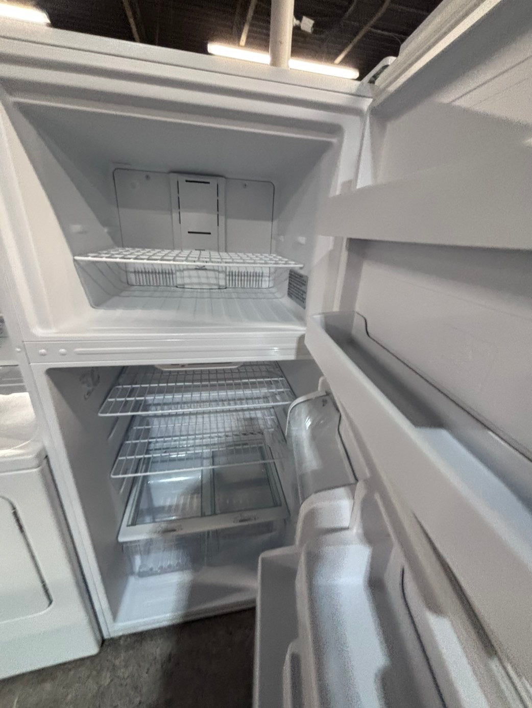 >*insignia 30”x 66”heigth x 29depth 18cu.ft -top freezer refrigerator white color -used refurbished 30” #TFUI33B