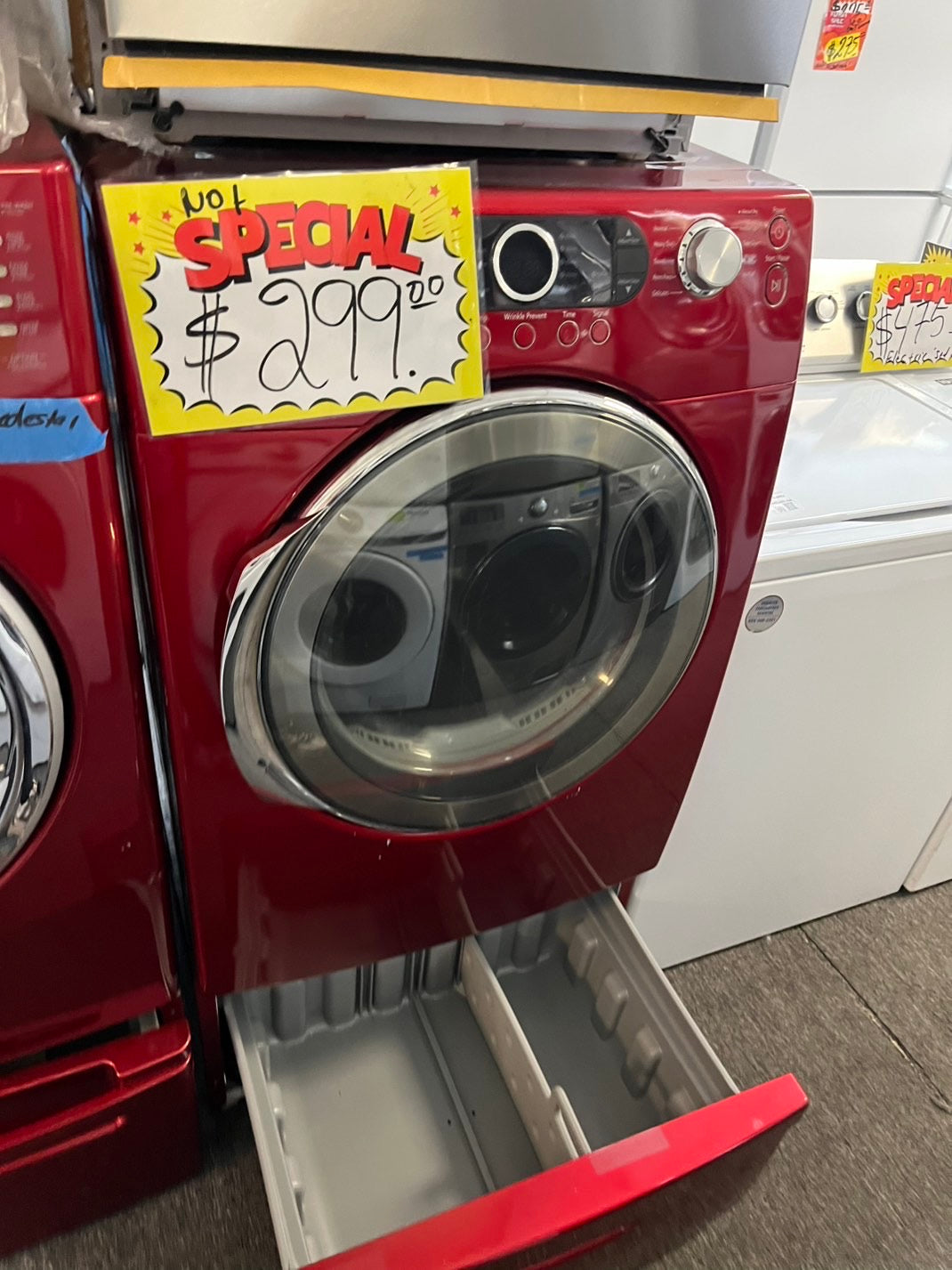 Samsung front load electric dryer  220v w pedestal Red #SAD72L