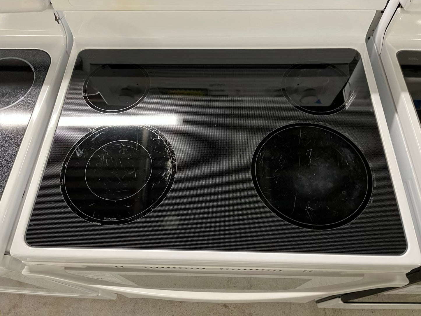 Whirlpool electric range 220v 4 burner bake broil self clean in white Refurbished 30" #ER175UB
