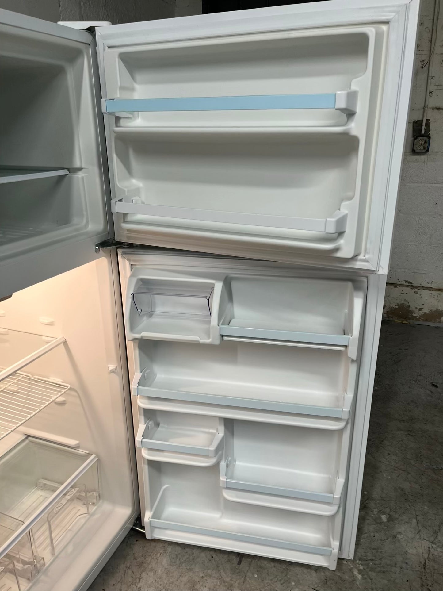 - Whirlpool top freezer refrigerator in white no ice maker used refurbished 30" #RF889JB