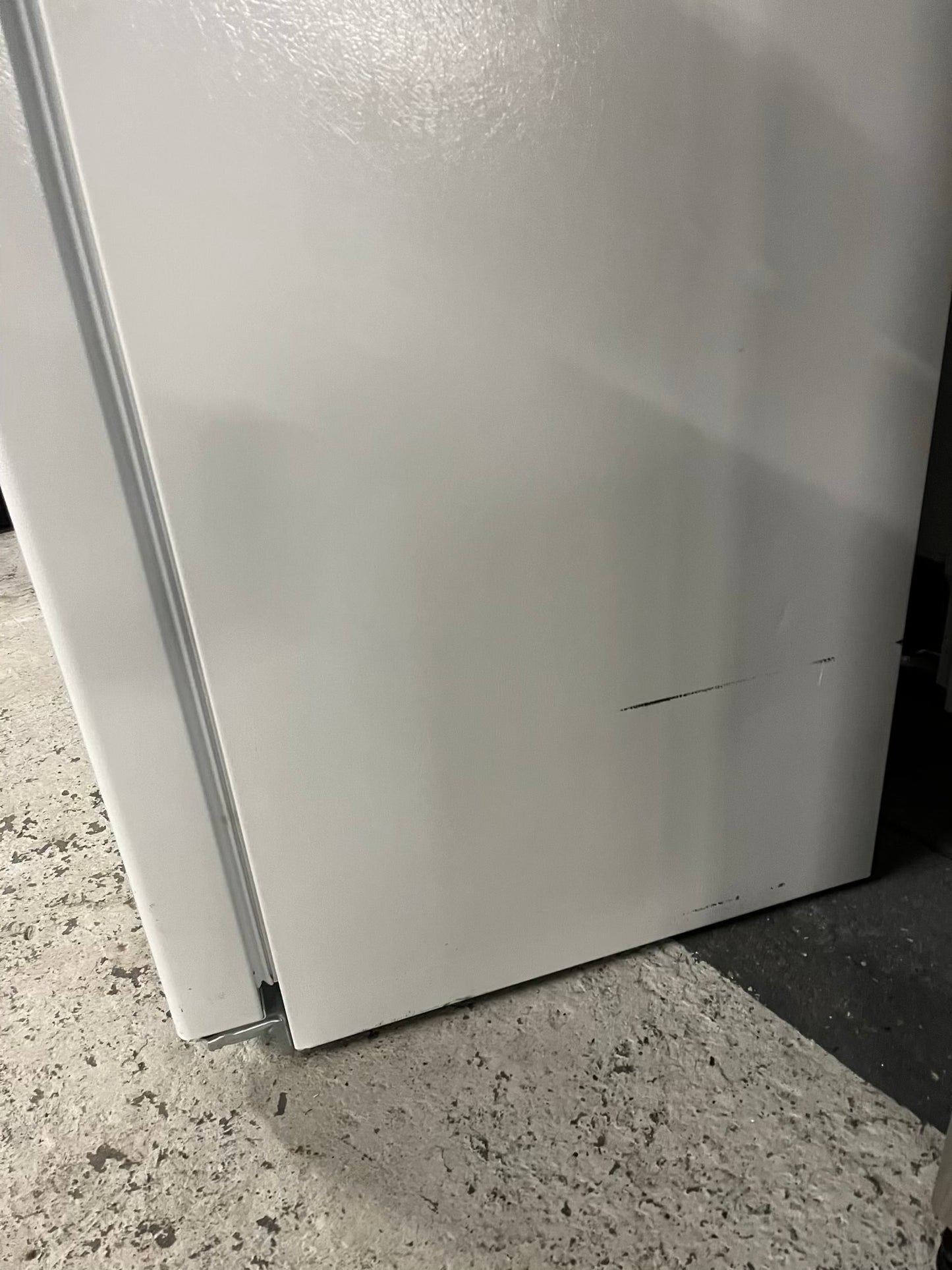 - GE top freezer Refrigerator white 28" #RF531HB