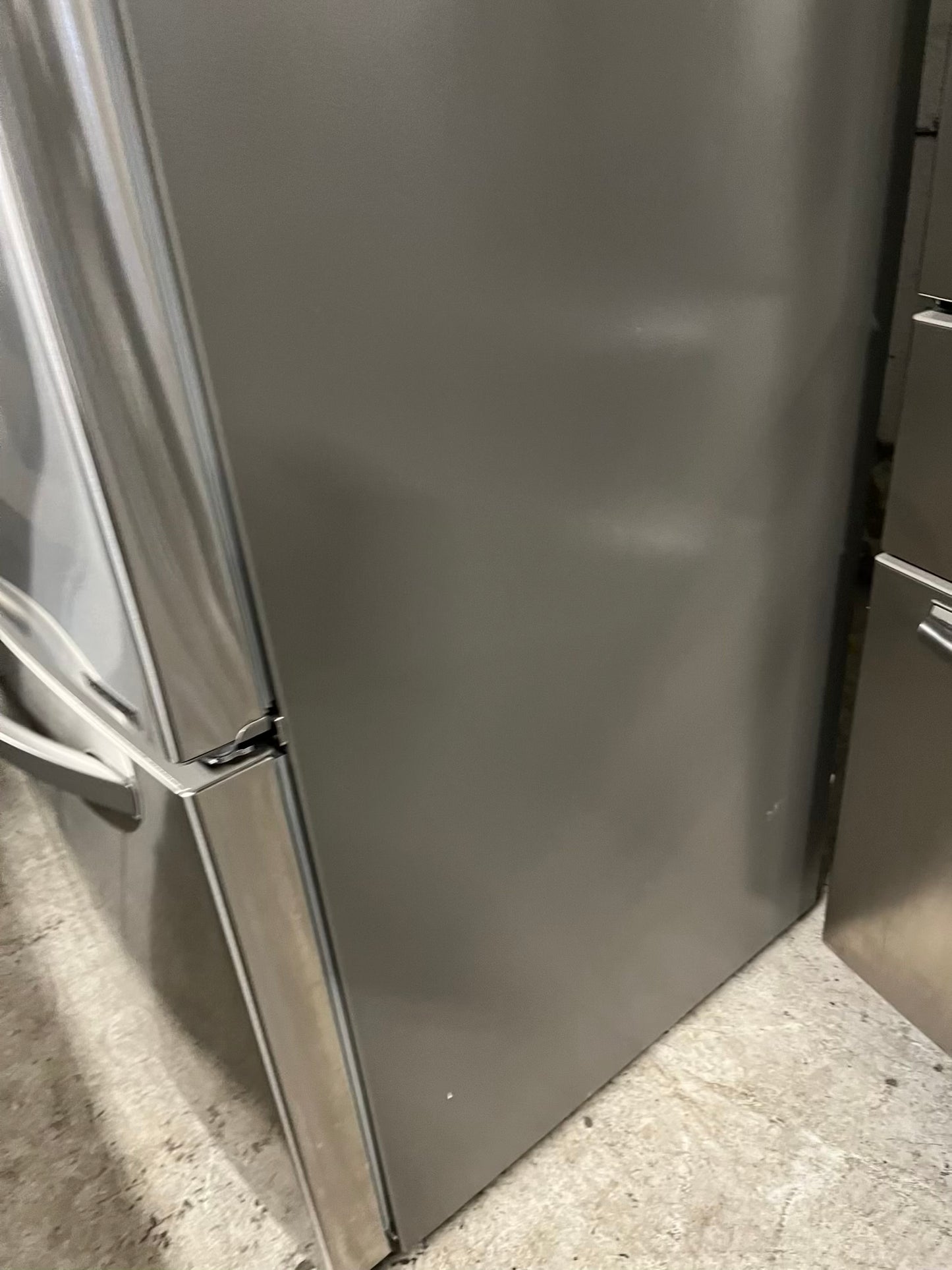 Used Refurbished LG French door refrigerator stainless steel w/ice water dispenser 33" #RF836LB-TR