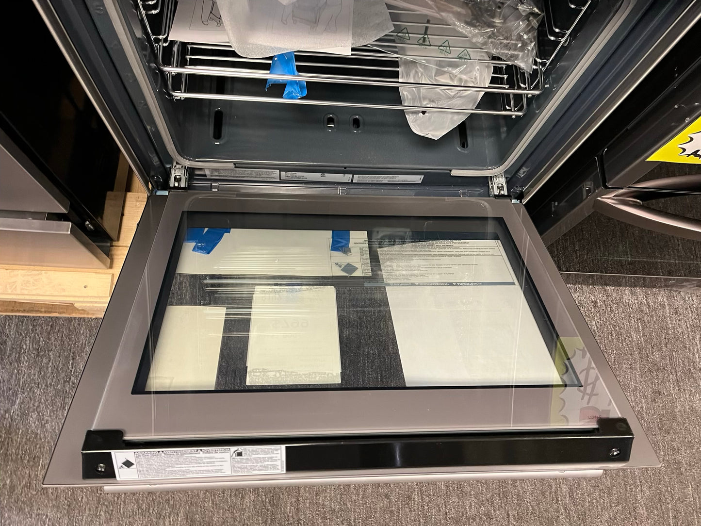 Open Box 📦 Blomberg BGR24102SS Gas Range slide in 4 Burners, 2.5 cu. ft. Oven Capacity, Storage Drawer, Flame-failure Safety Device, Easy Clean, and bake broil 24" in #GR494YL
