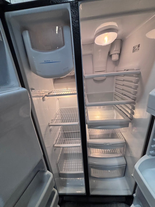 >*36β x 69h GE side by side Refrigerator and freezer stainless steel w/ice water dispenser 36β #SBS52RZB