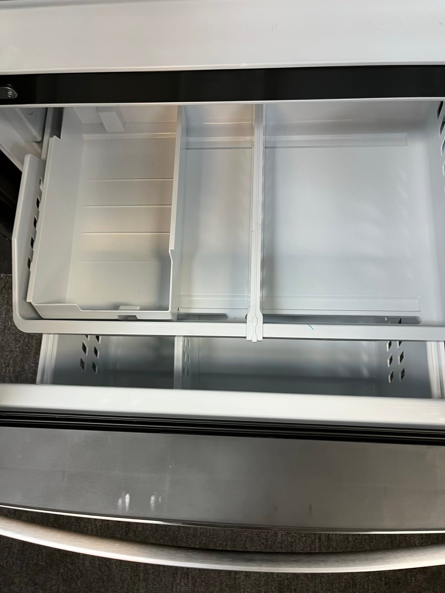 Customer Return | Scratch & Dent GE French door refrigerator stainless steel w/ice & water dispenser inside 36" #RF492GL