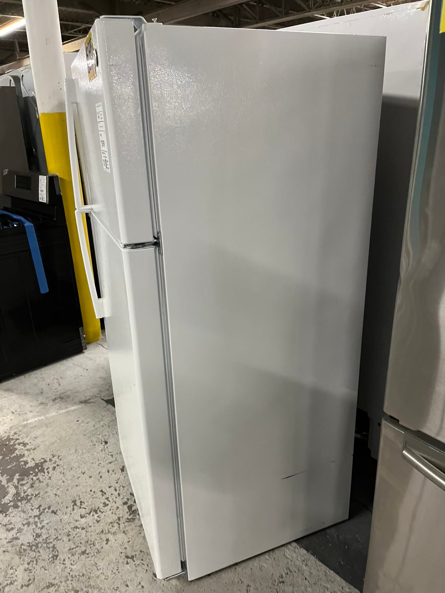 - GE top freezer Refrigerator white 28" #RF531HB