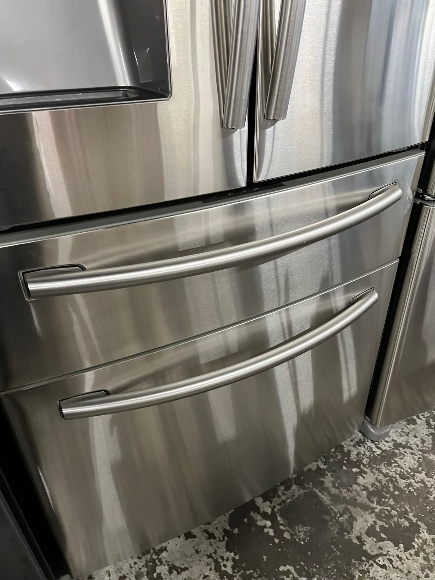 - Used Refurbished Samsung Four door refrigerator stainless steel w/icee water dispenser 33" #RF832SB