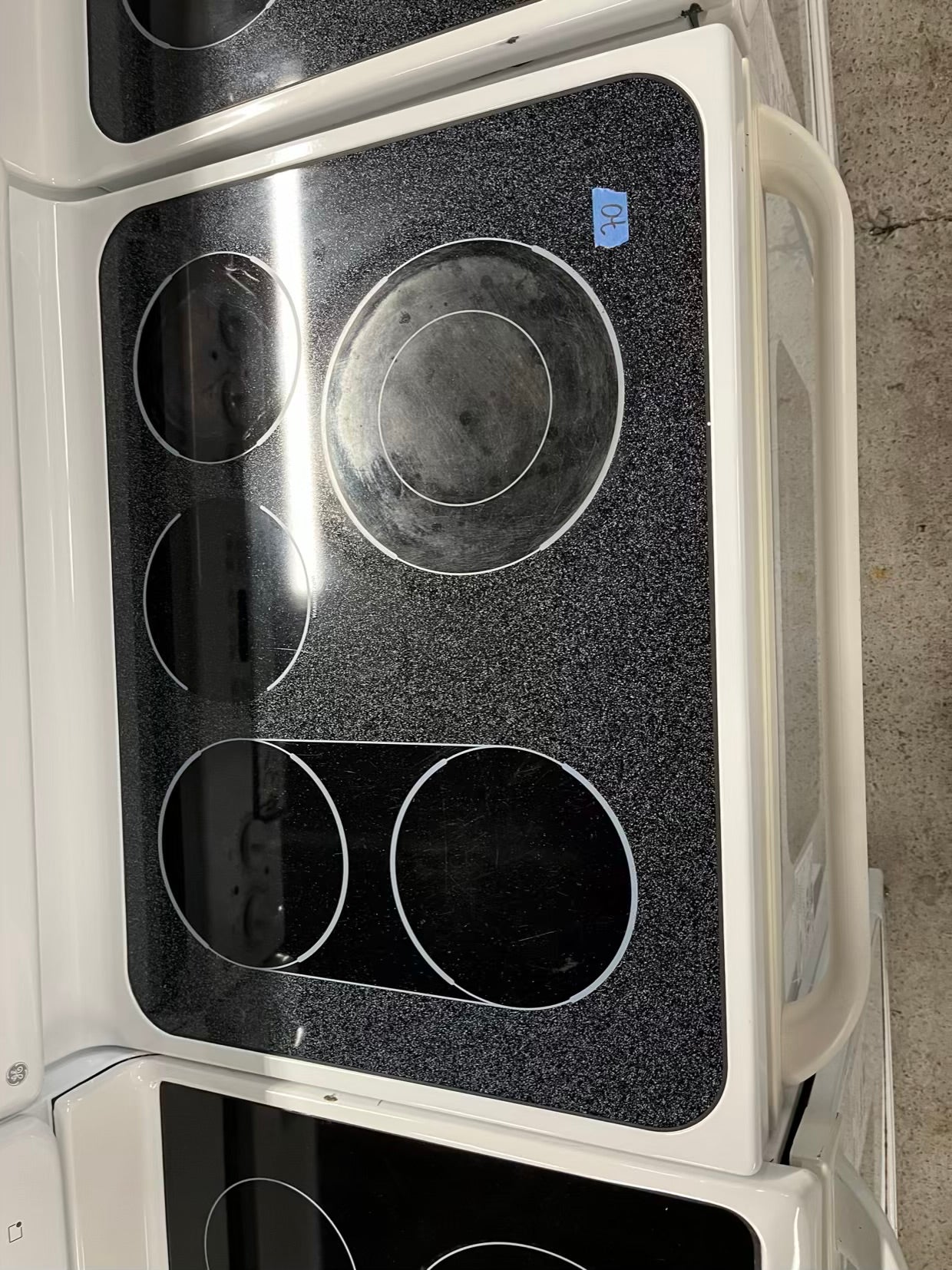 GE electric range 220v 5 burner warm zone bake broil hi/lo self clean in white Refurbished 30" #ER407HB