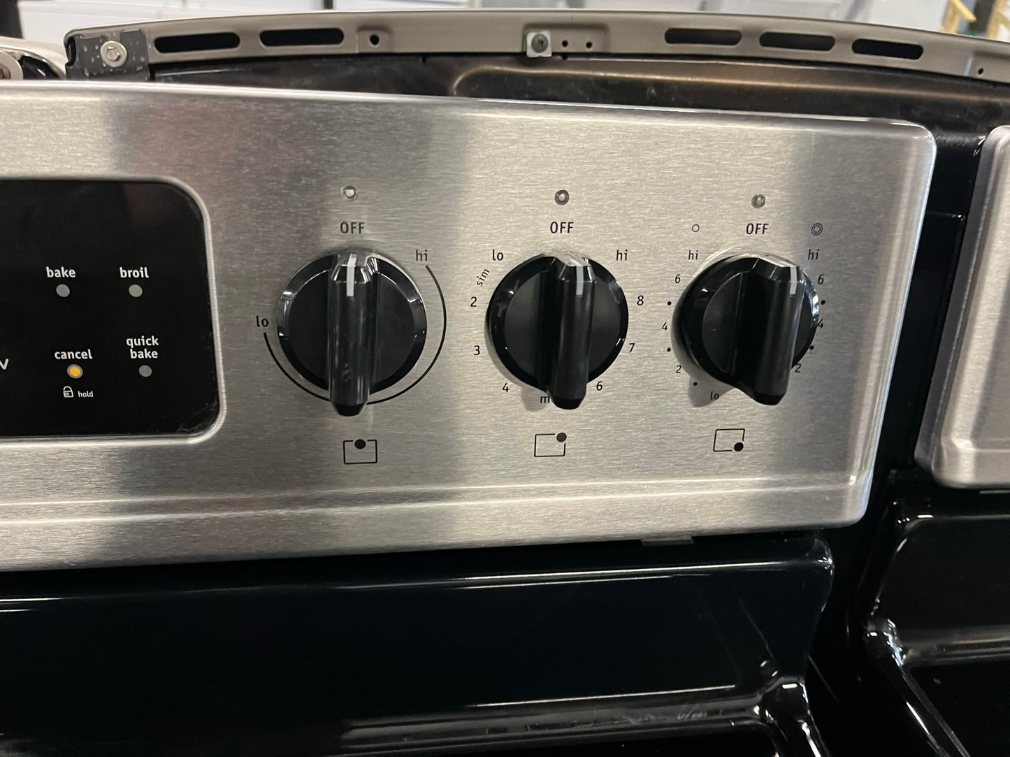 Frigidaire electric range stainless steel 5 burner warm zone bake broil self clean 30” item number #ER351CE