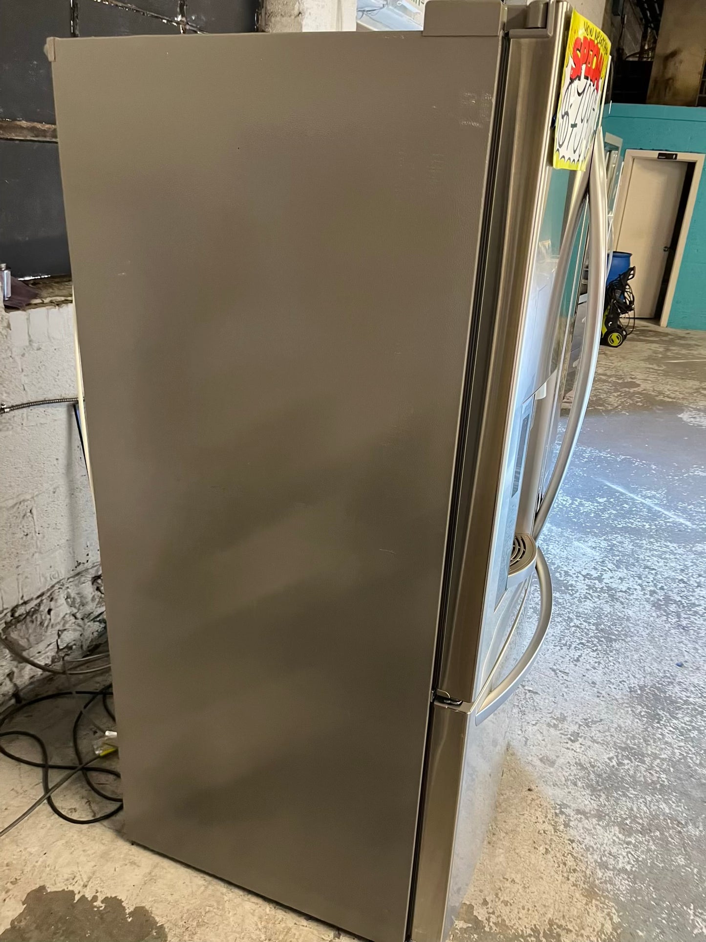 LG french door refrigerator stainless steel w/water & ice dispenser 33" ITEM #RF200NB