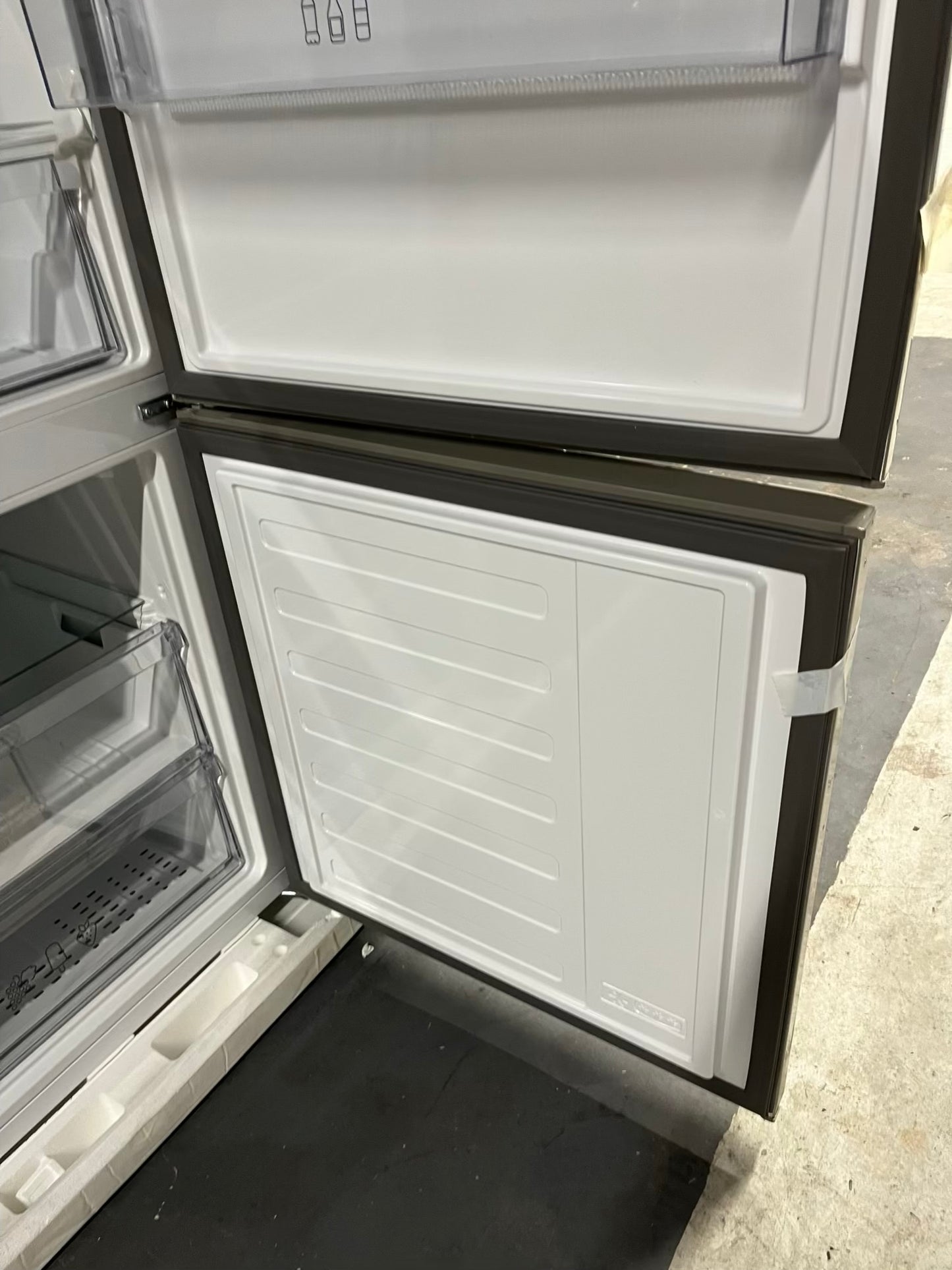 Open Box 📦 Bloomberg Bottom freezer Refrigerator stainless steel w/ice maker Item number #RF645EB 27 1/2” in