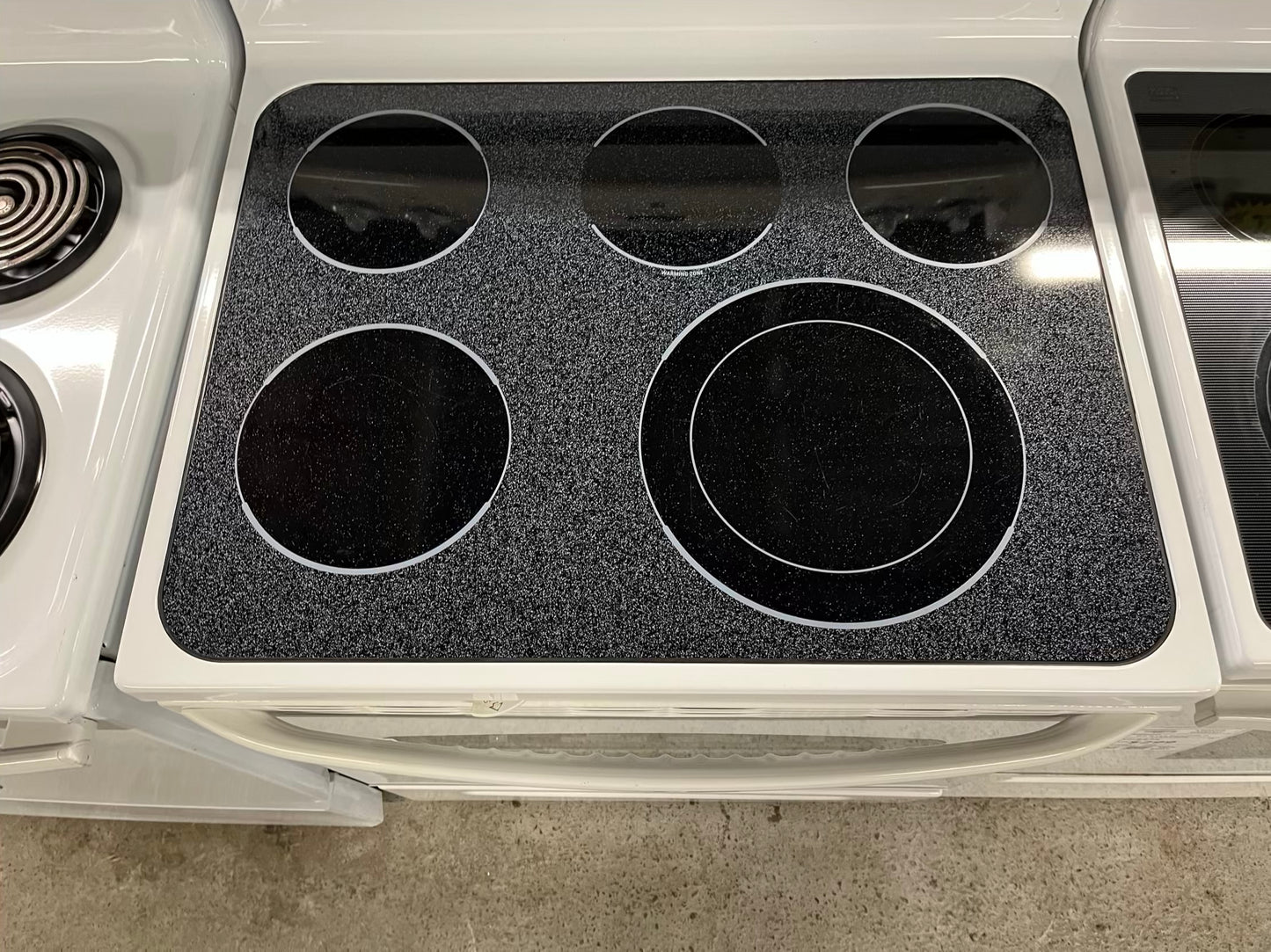 GE electric 220v range 5 burner warm zone bake broil hi/lo self clean in white Refurbished 30" #ER940NB