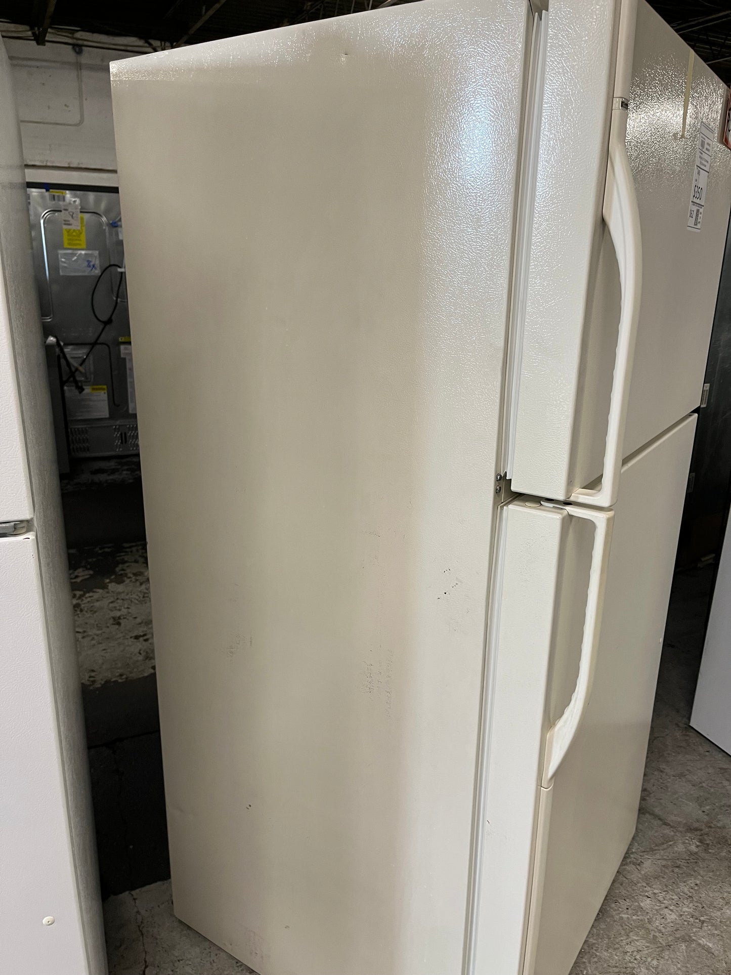 - Kenmore Top freezer refrigerator in bisque 30" #RF891DB Refurbished