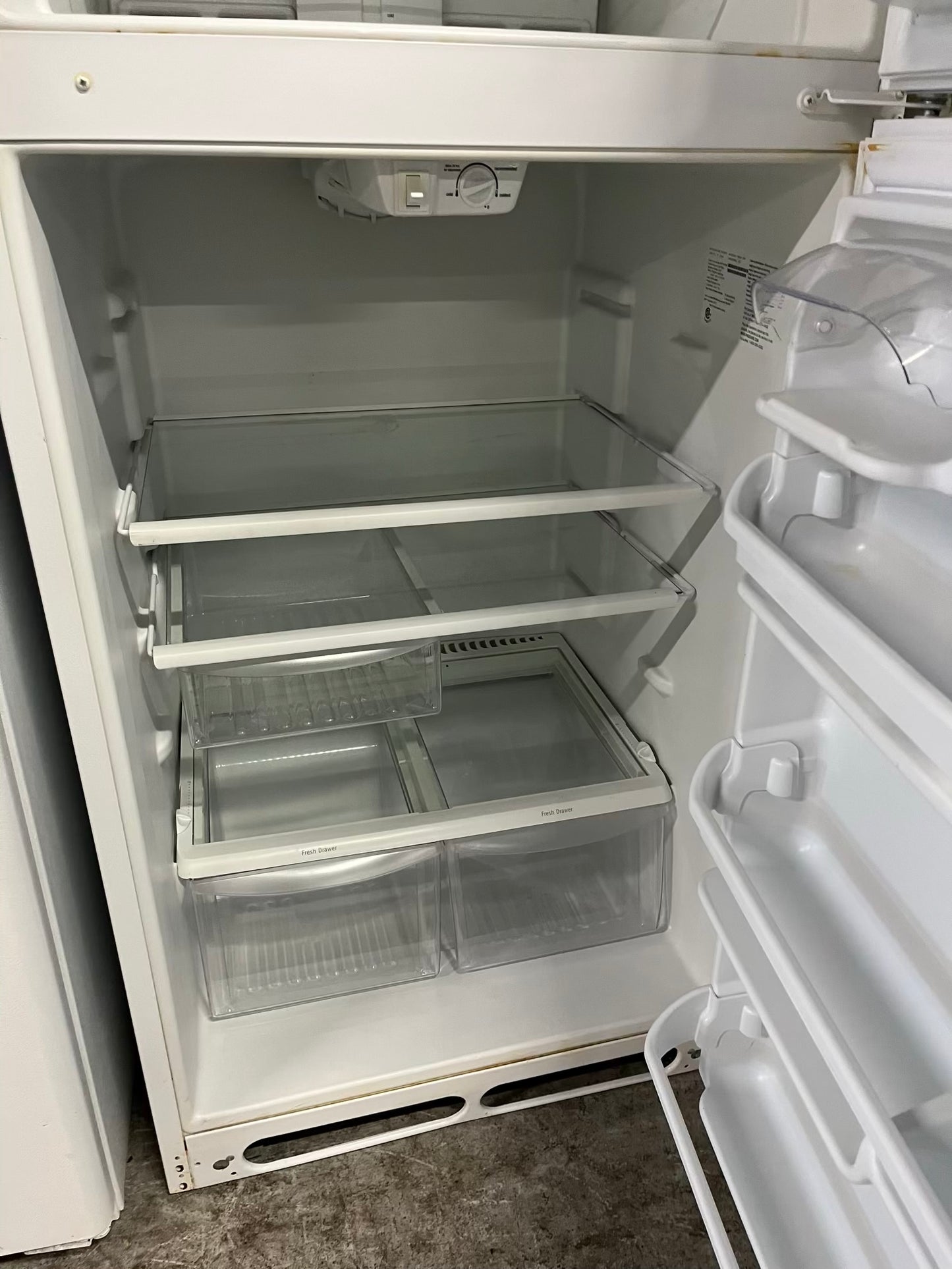 - Frigidaire top freezer Refrigerator in white 30" #RF307TB
