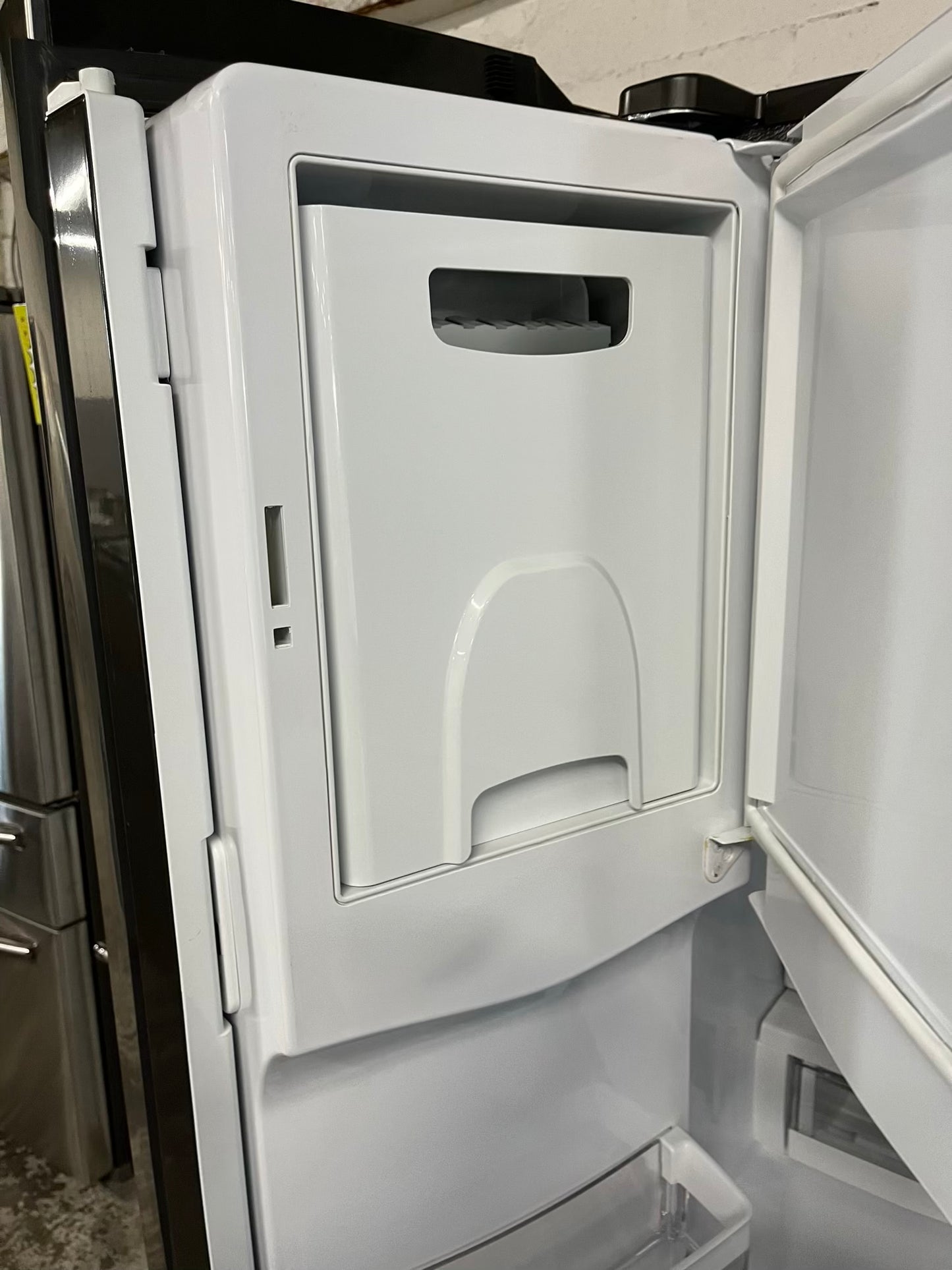 - GE French door Refrigerator stainless steel w/ ice water dispenser 36" #RF739PB
