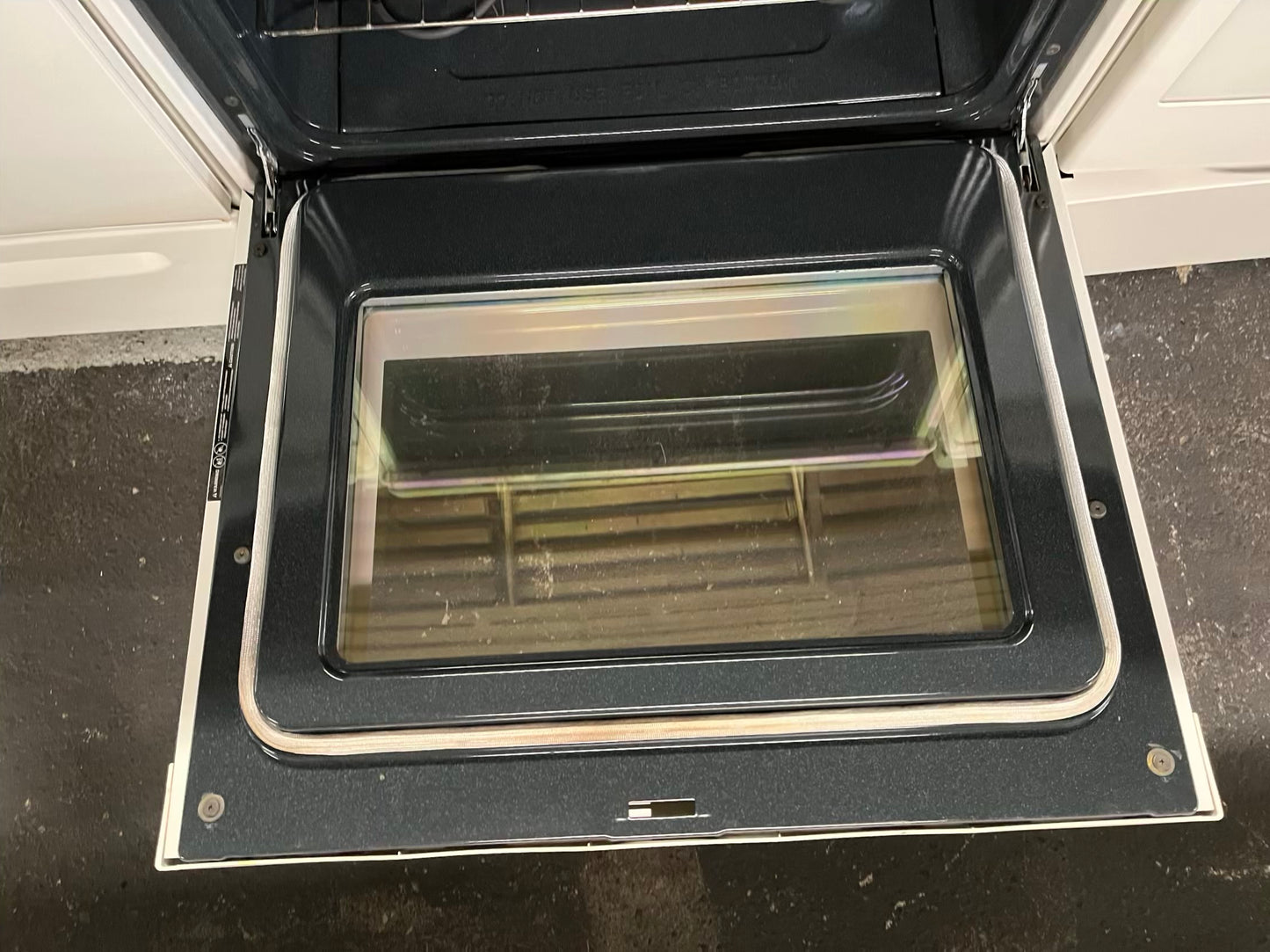 Frigidaire electric range 220v 4 burner bake broil in off white Refurbished 30" #ER180RB
