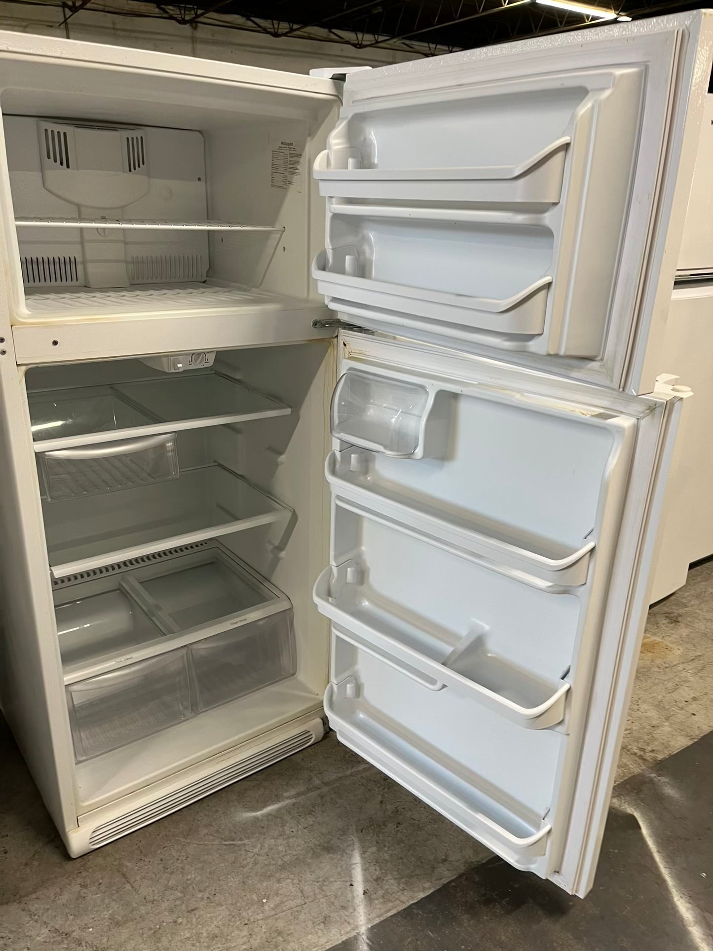 - Frigidalre top freezer Refrigerator in white 30™ #RF311SB