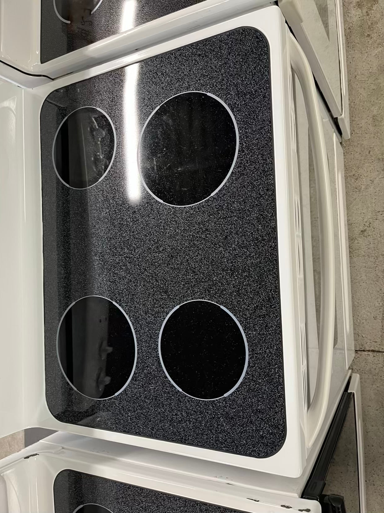 GE electric range 220v bake broil hi/lo in white Refurbished 30" #ER400YB