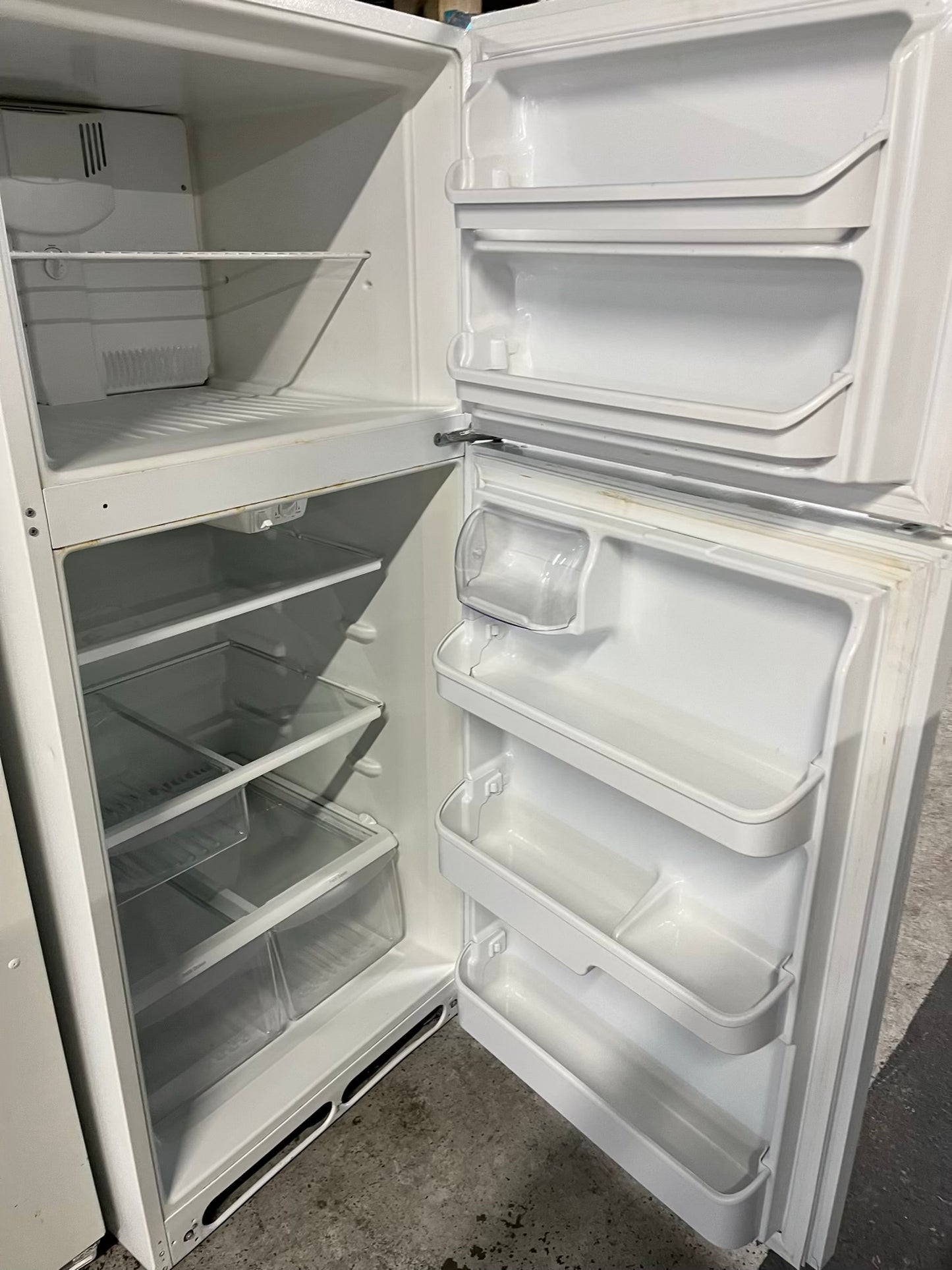 - Frigidaire top freezer Refrigerator in white 30" #RF305NB
