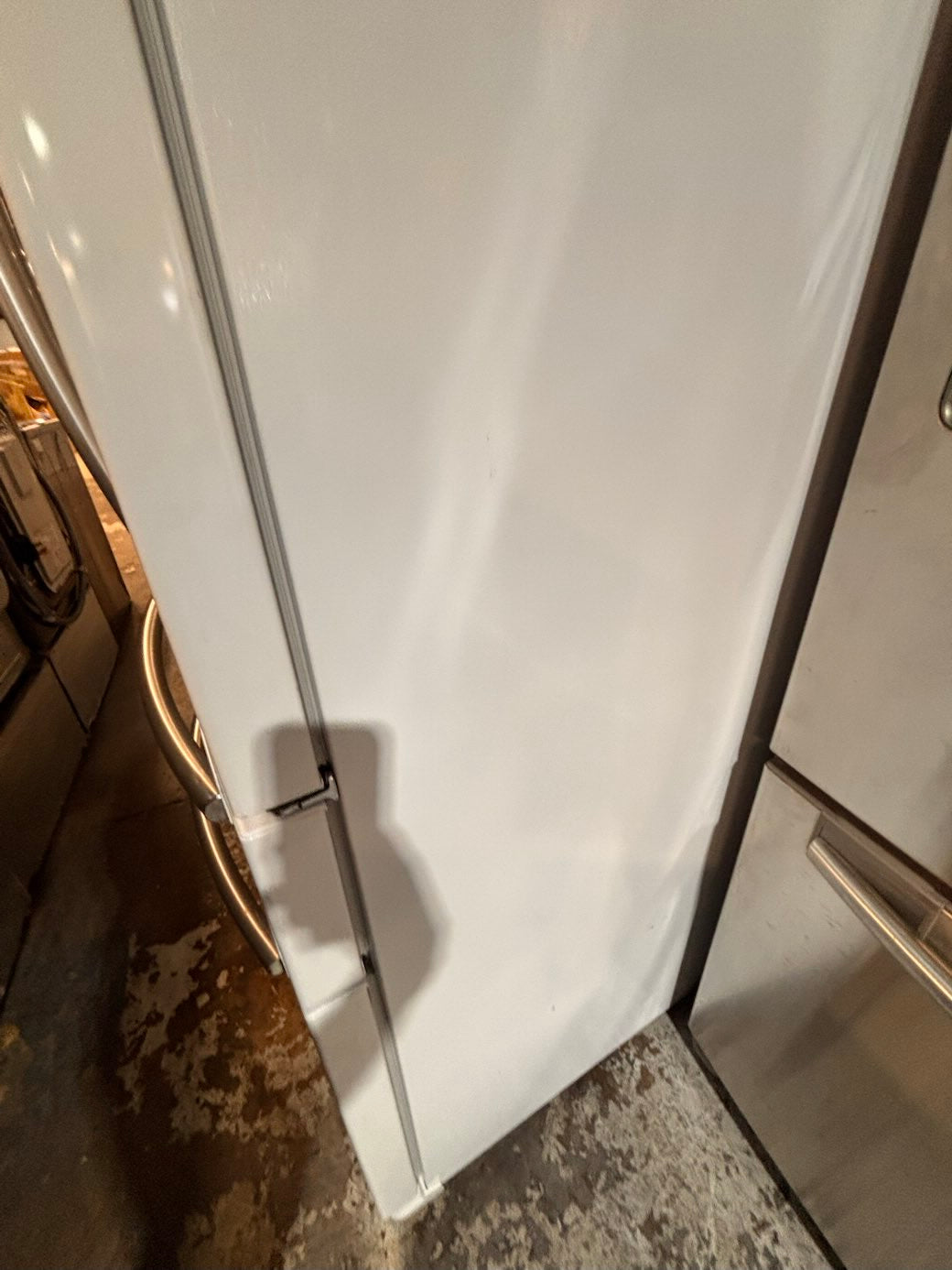 }}Samsung used-Refurbished 36”w x69h x 30” 4 doors refrigerator white w/ice & water dispenser (👀The numbers on the screen are only partially visible). #SSWF73B