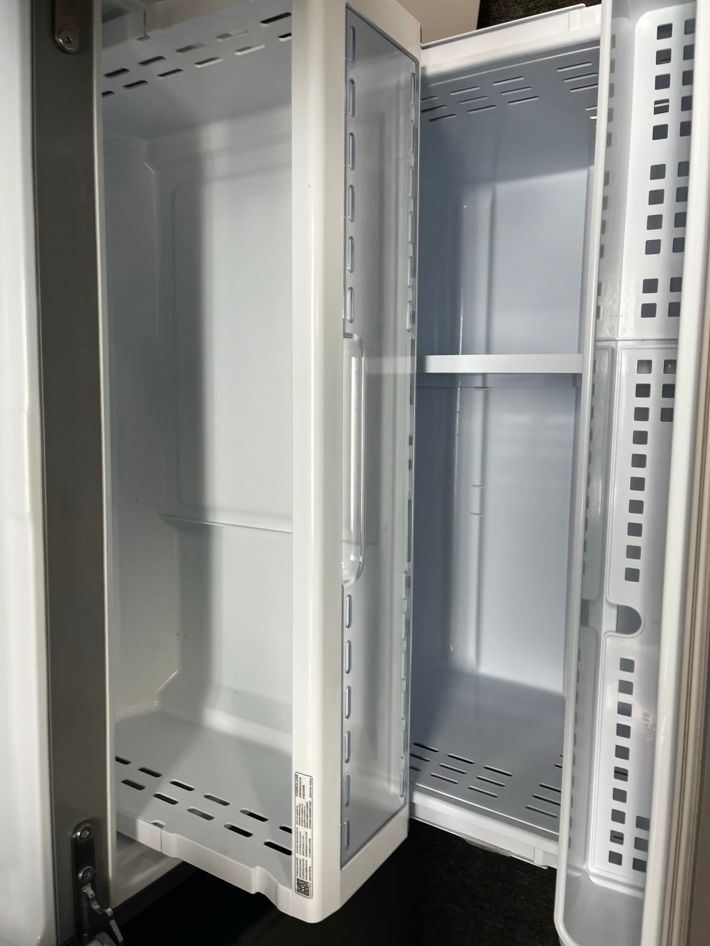 - Samsung French door Refrigerator stainless steel w/ ice water dispenser 36" #RF639CL