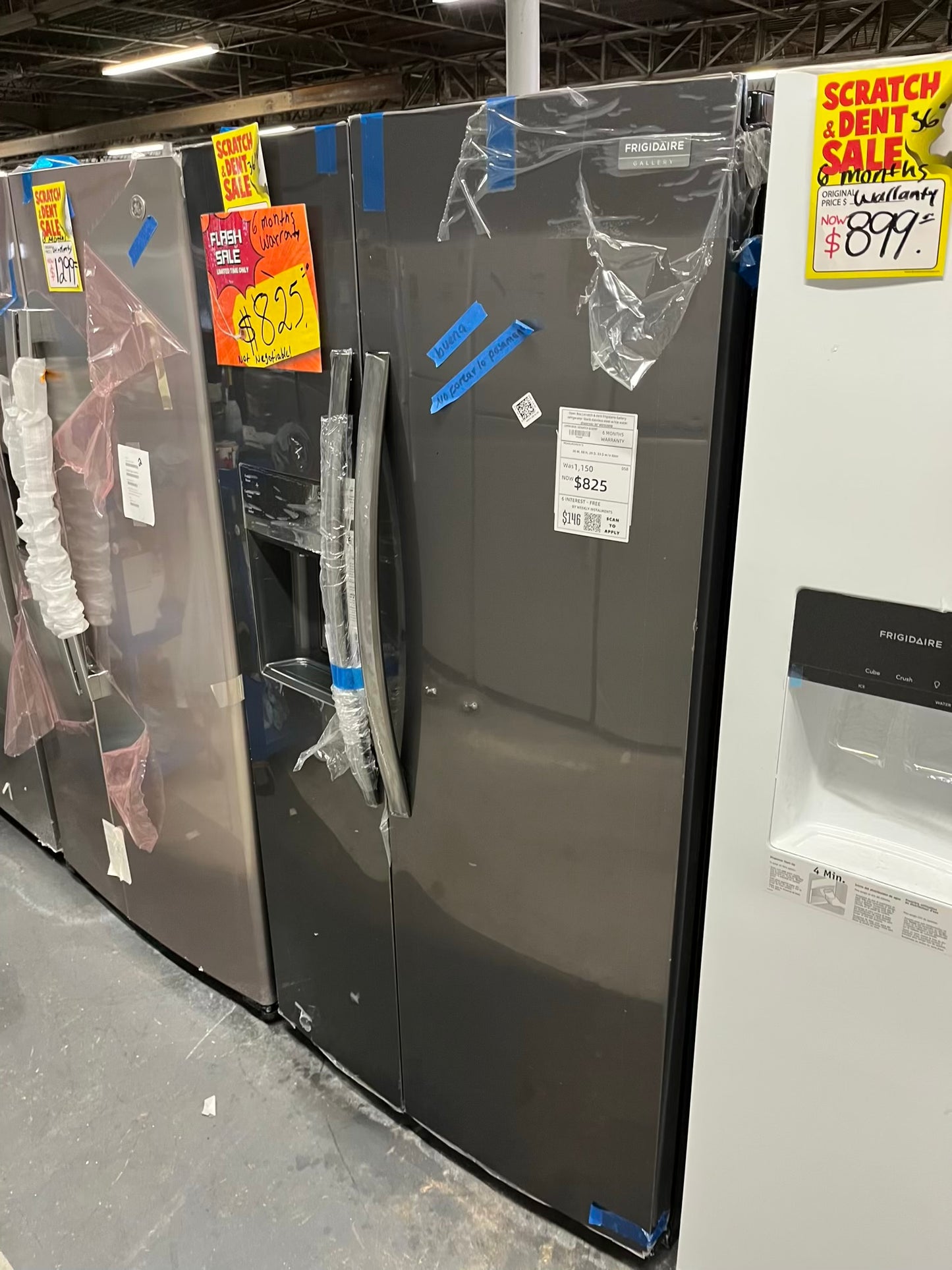 Open Box | scratch & dent Frigidaire Gallery refrigerator black stainless steel w/ice water dispenser 36" #RF838RB