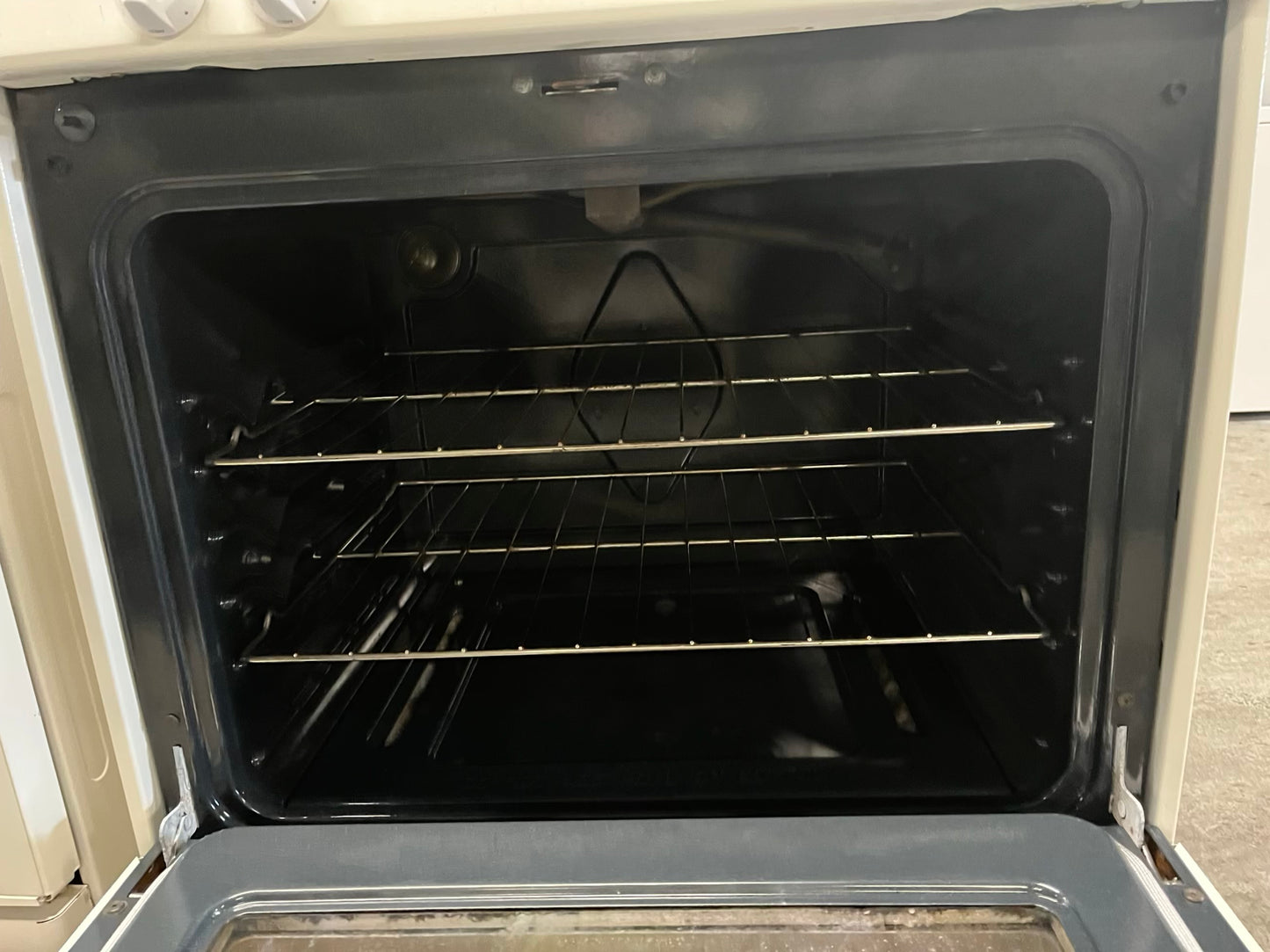 - kenmore Gas range 4 burner bake broil in off white Refurbished 30" #GR234NB