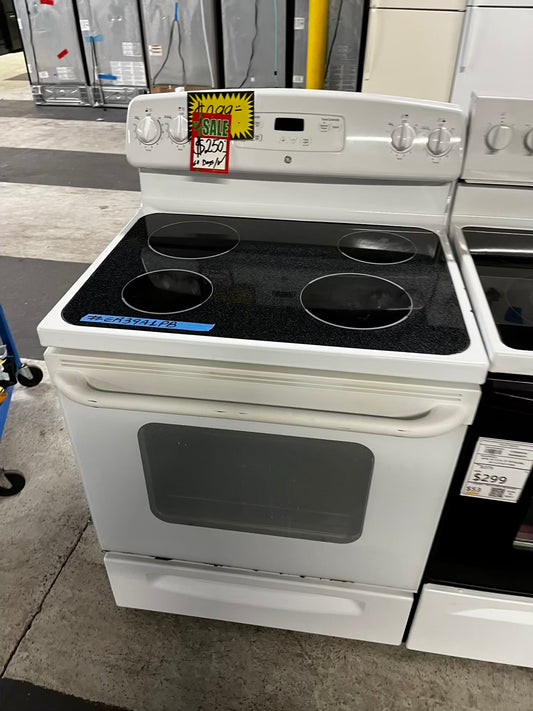 * 🎉 Holidays Sale ⚡️ GE glass top electric range 220v 4 burner Refurbished in white bake Broil 30" #ER39A1PB