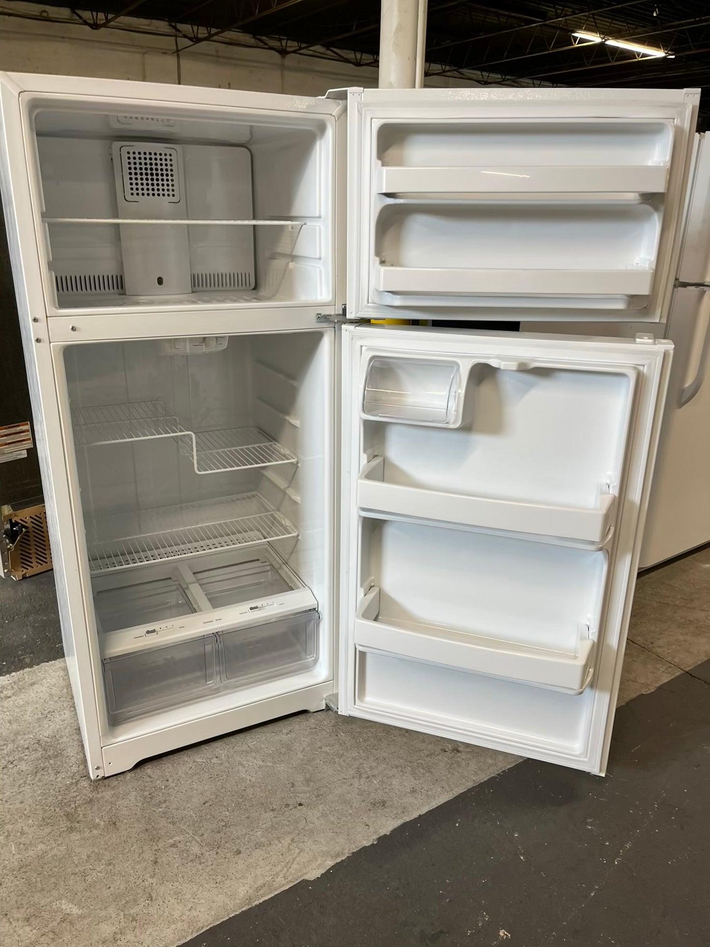 - GE top freezer refrigerator in white 28" ITEM #RF308TB