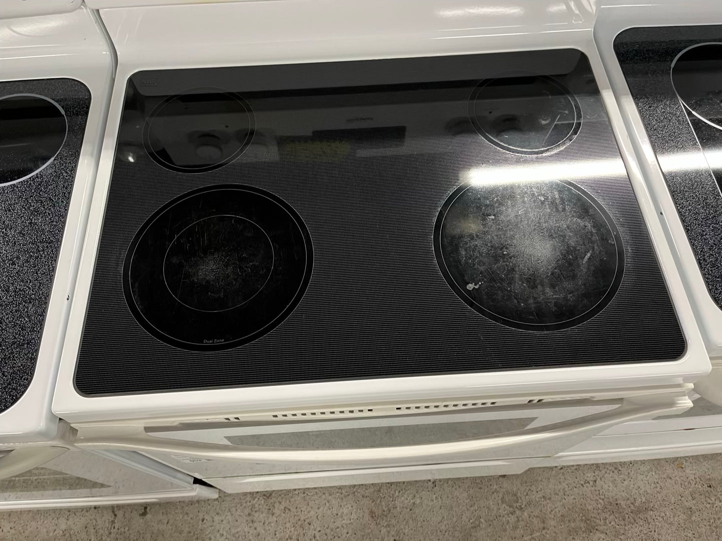 Whirlpool electric 220v range 4 burner bake broil in white Refurbished 30" #ER939HB