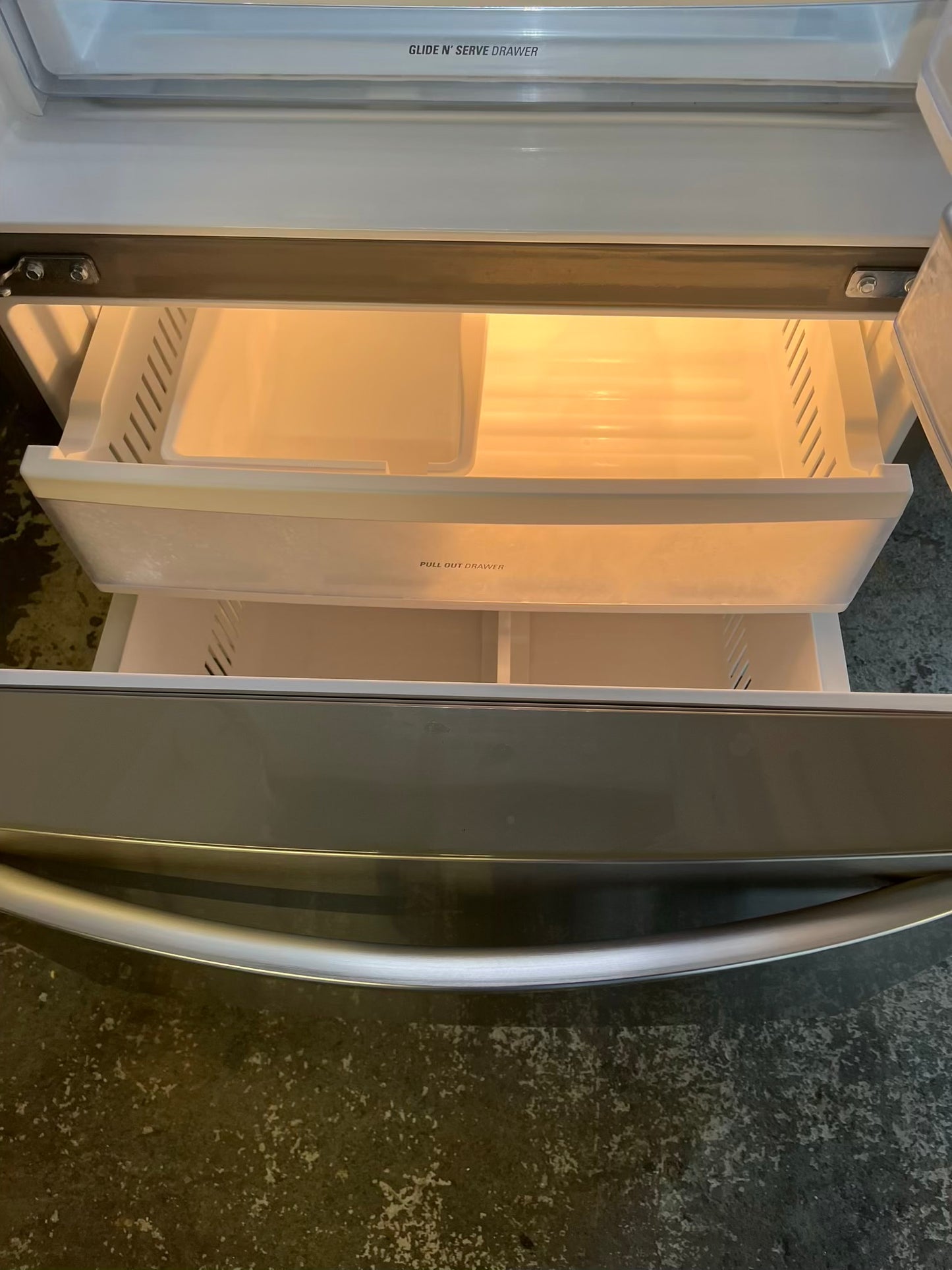 LG french door refrigerator stainless steel w/water & ice dispenser 33" ITEM #RF200NB
