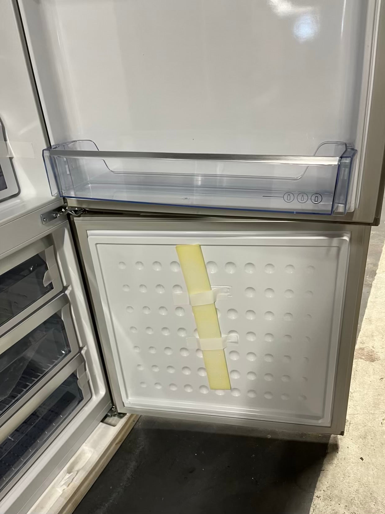 Open Box Beko bottom freezer refrigerator stainless steel w/ ice maker 29" #RF495TB