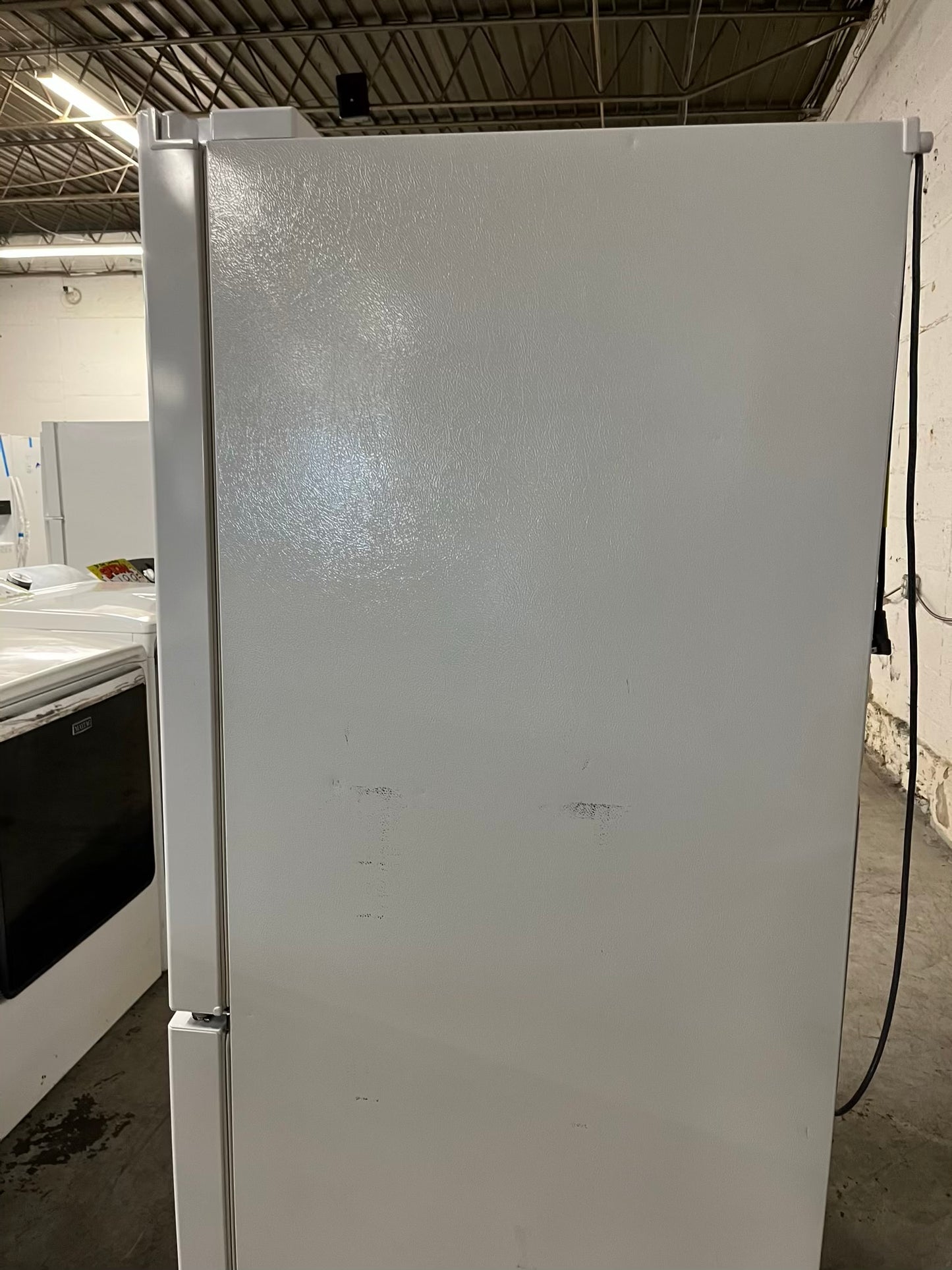 - LG French door Refrigerator in white w/ ice water dispenser 36" #RF518BB