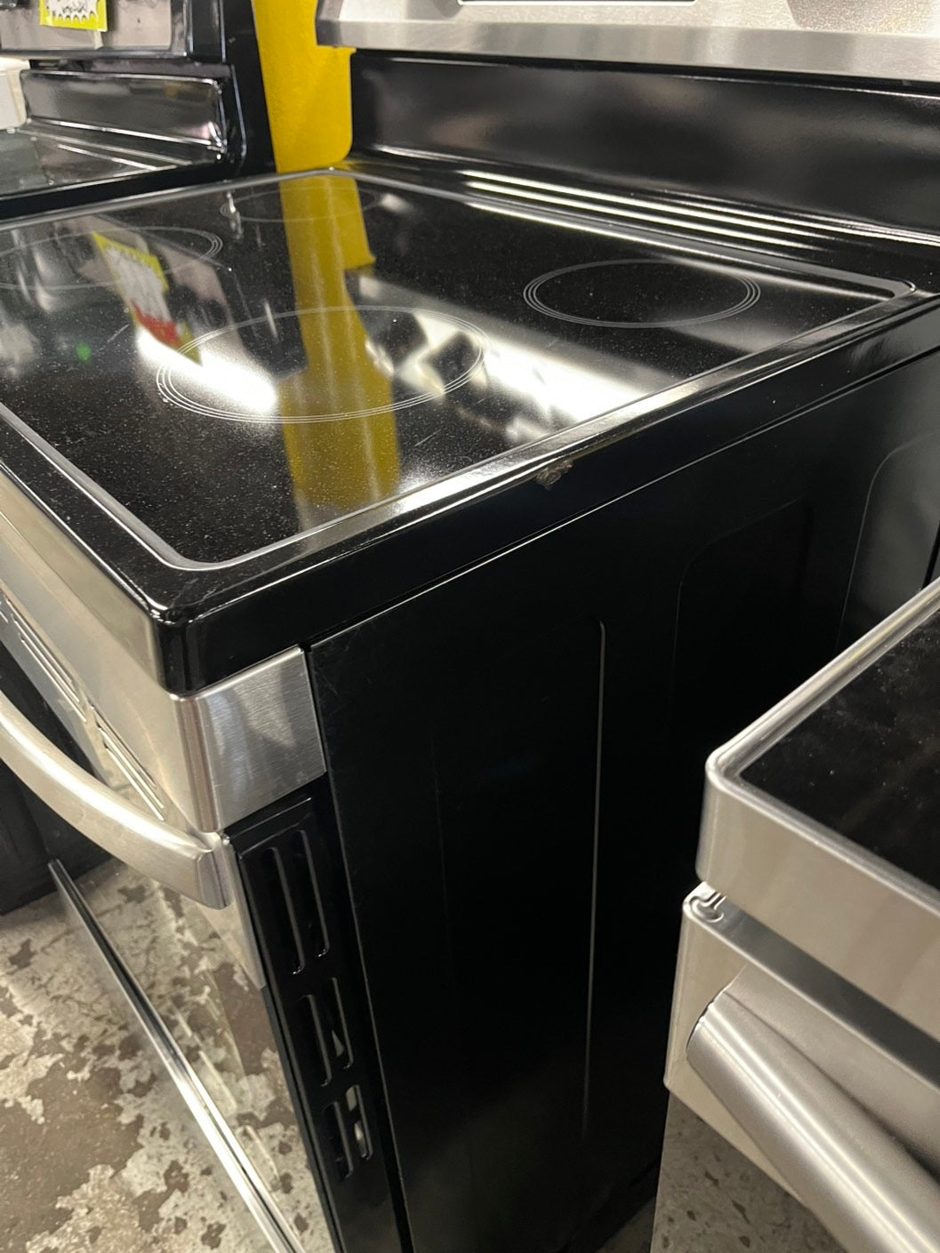 =🥳Frigidaire glass top electric 220v glass top range 5 burner Refurbished bake Broil steam clean stainless steel 30" #ERF56TB