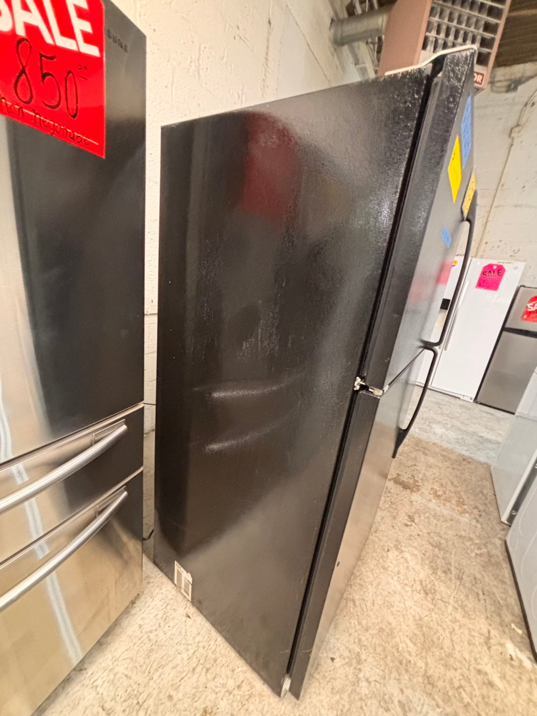 >*whirlpool 30” 18cu.ft -top freezer refrigerator black with ice maker inside used-refurbished #RW3B61B