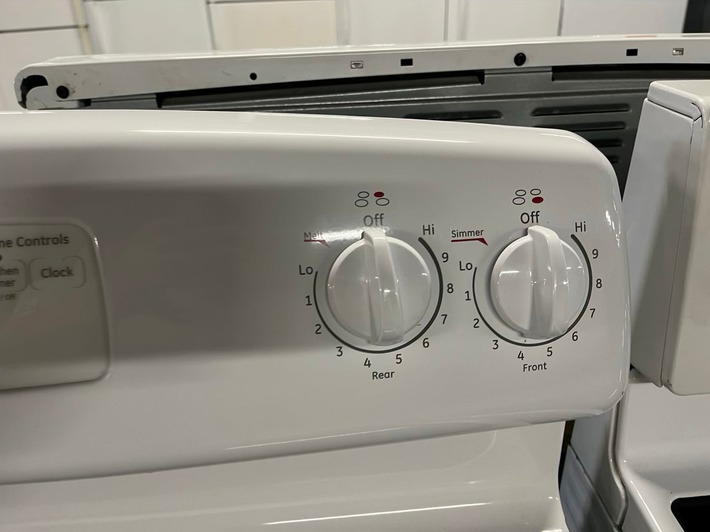 GE electric range 220v 4 burner bake broil hi/lo in white Refurbished 30" #ER408CB