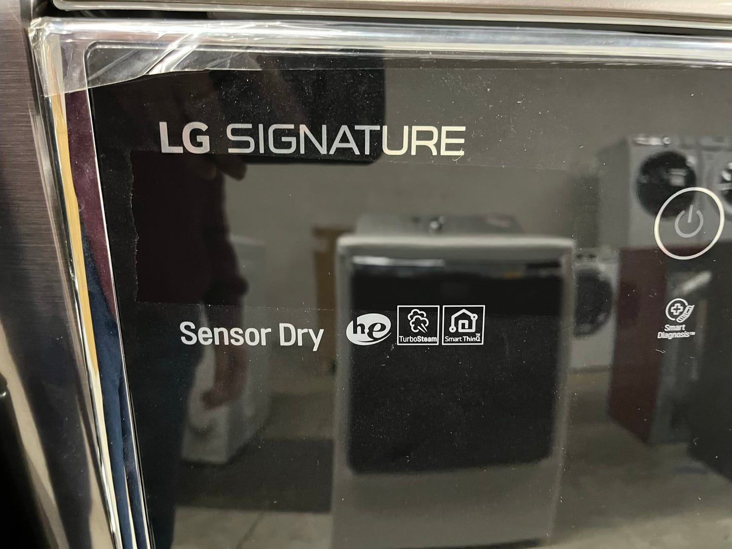 Open Box | Scratch & Dent LG SIGNATURE 9.0 cu. ft. Large Smart Wi-Fi Enabled Electric Dryer w/ TurboSteam™ 29" #RF205VB