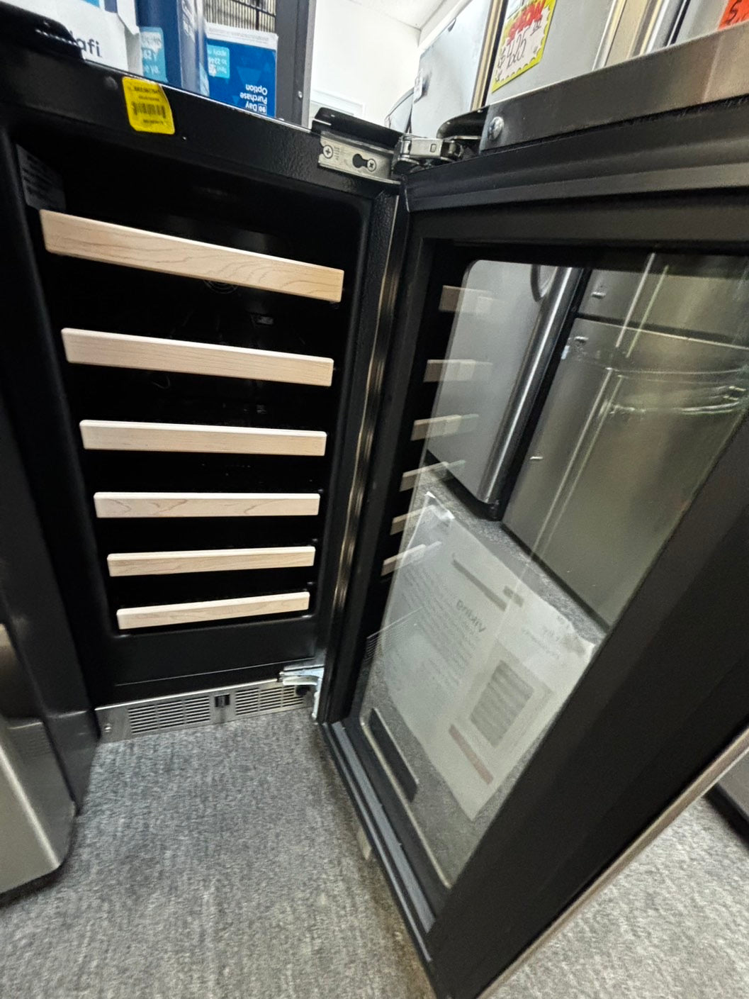 Viking 5 Series 15 inch Undercounter Wine Cellar with 24 Bottle Capacity in Stainless Steel - New scratch and dent. Model- VWUI5151GSS. #VK15STL