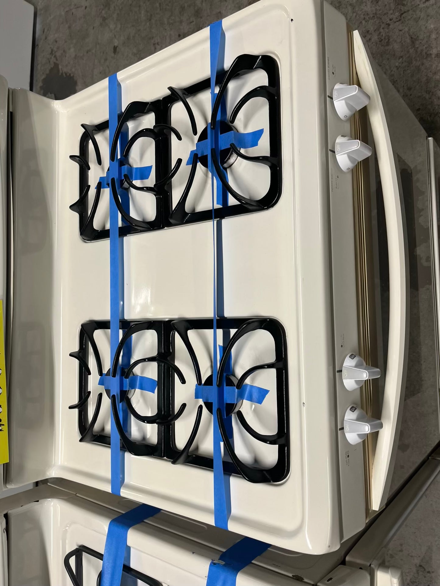 - kenmore Gas range 4 burner bake broil in off white Refurbished 30" #GR234NB