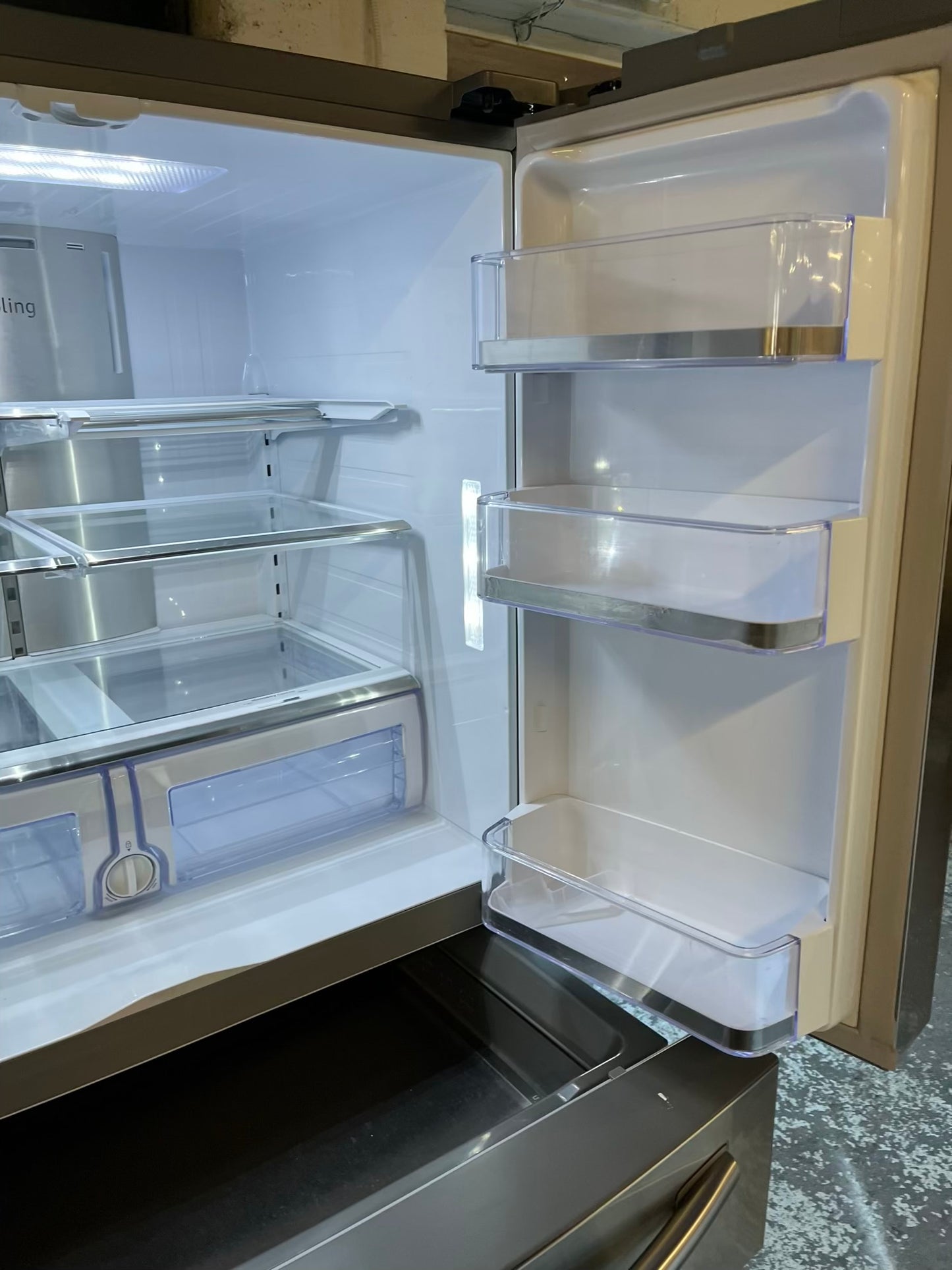 - Samsung four door refrigerator family hub stainless steel w/ice and water dispenser used-refurbished 30” #RF134XB
