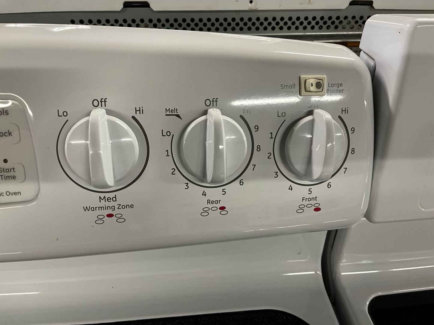 GE electric 220v range 5 burner warm zone bake broil hi/lo self clean in white Refurbished 30" #ER940NB