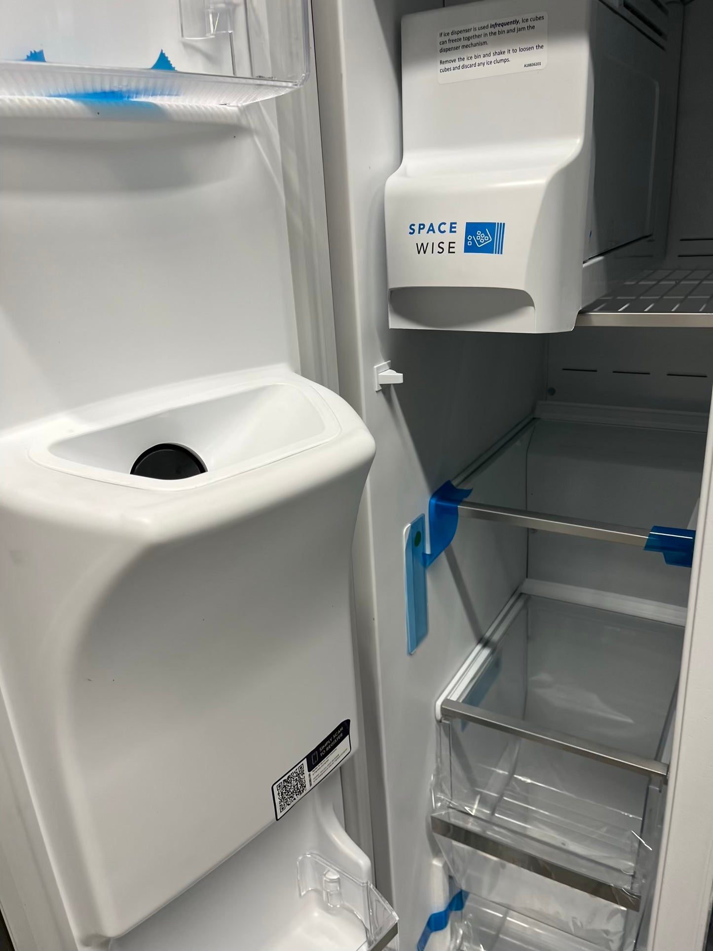 Open Box | scratch & dent Frigidaire Gallery refrigerator black stainless steel w/ice water dispenser 36" #RF838RB