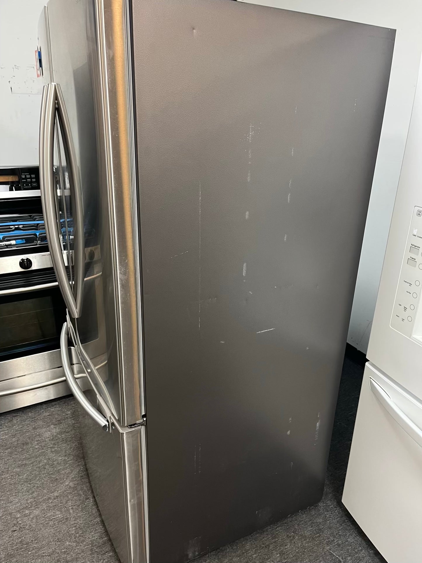 - Samsung French door Refrigerator stainless steel w/ ice water dispenser 36" #RF639CL