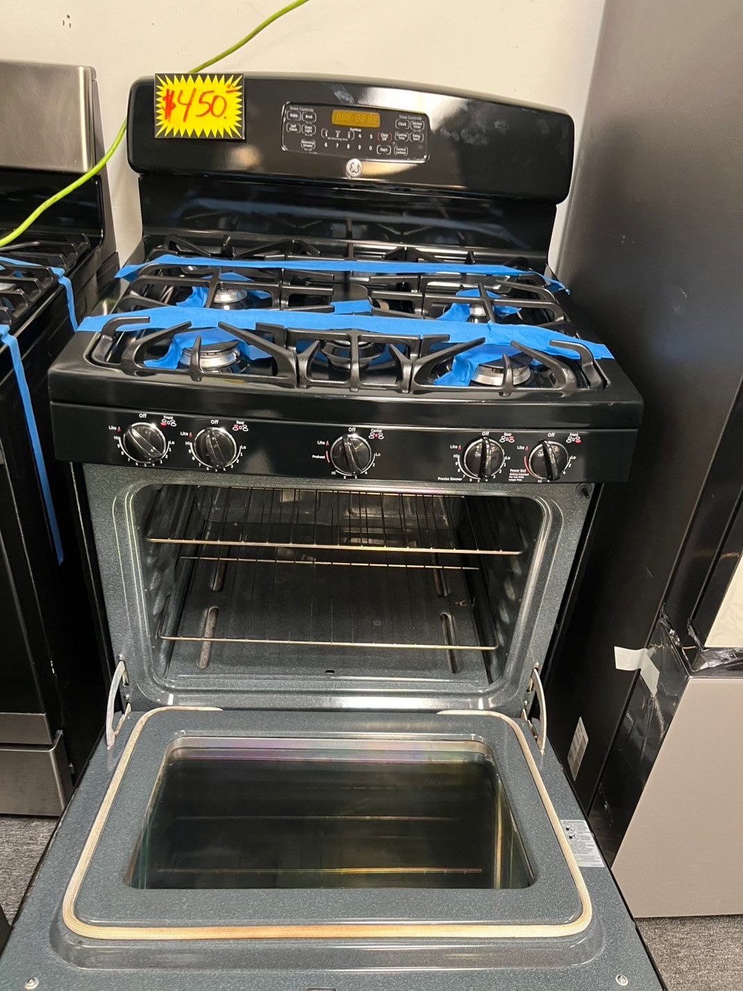 GE Gas range 5 burner bake broil hi/lo self clean in Black Refurbished 30" #GRB23L