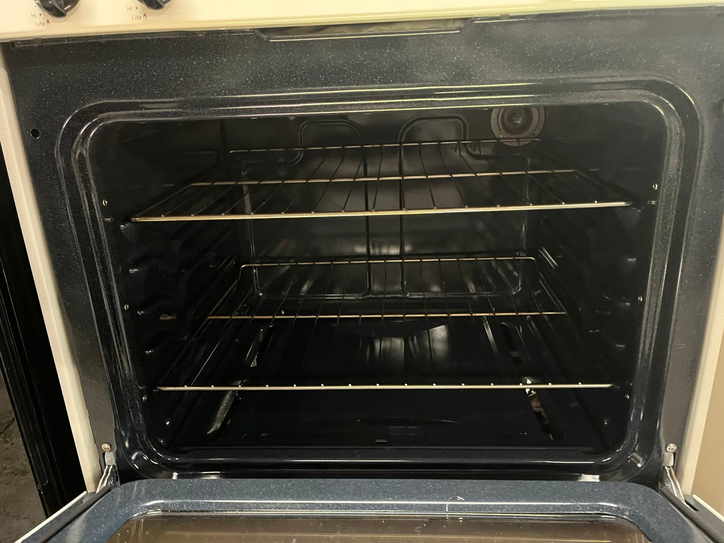 - GE Gas range 4 burner bake broil hi/lo in off white Refurbished 30" #GR235WB