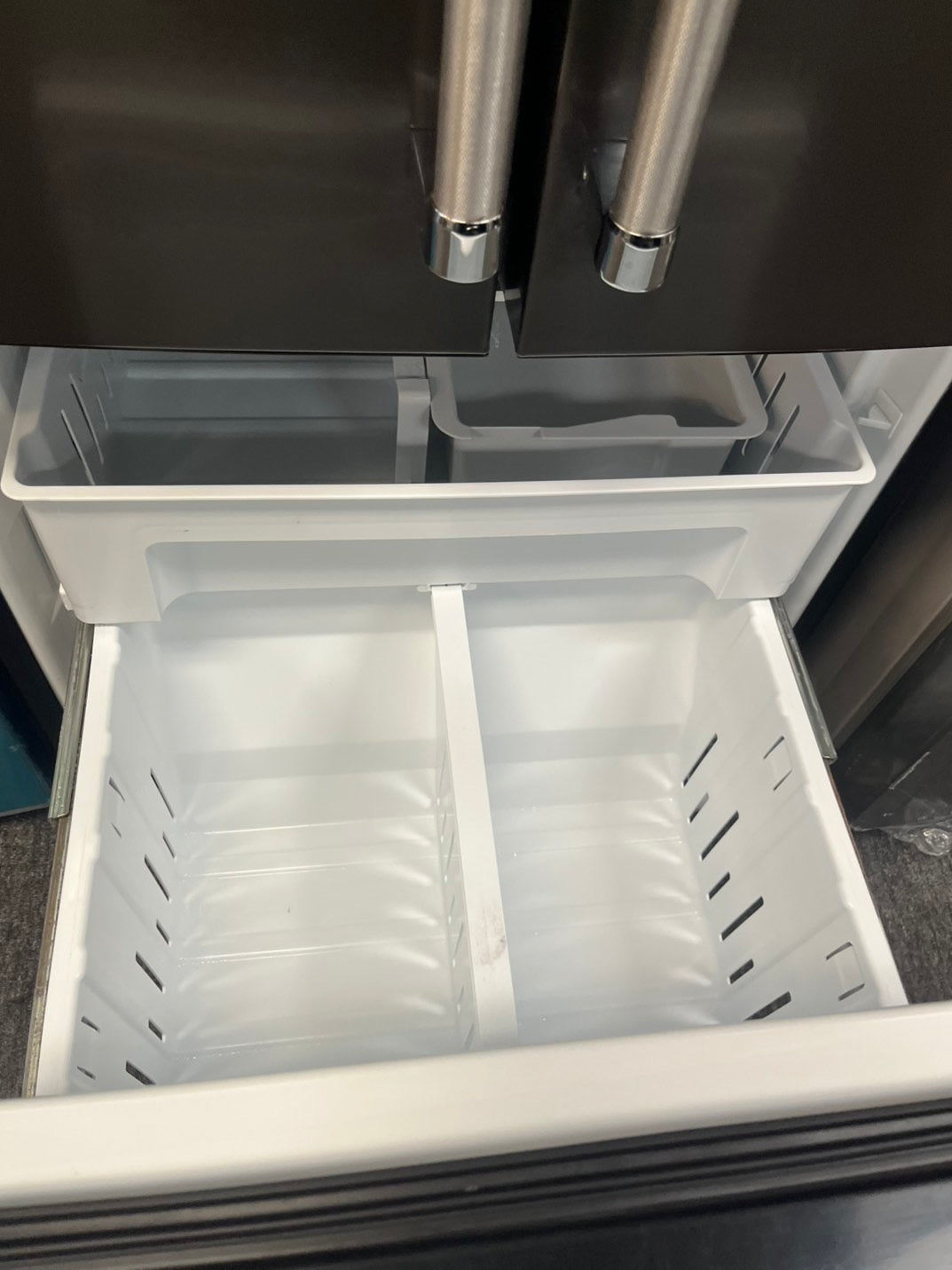 KitchenIAd 30” wide French door Refrigerator blackstainless steel W/ice maker inside Used Refurbished #RF550L