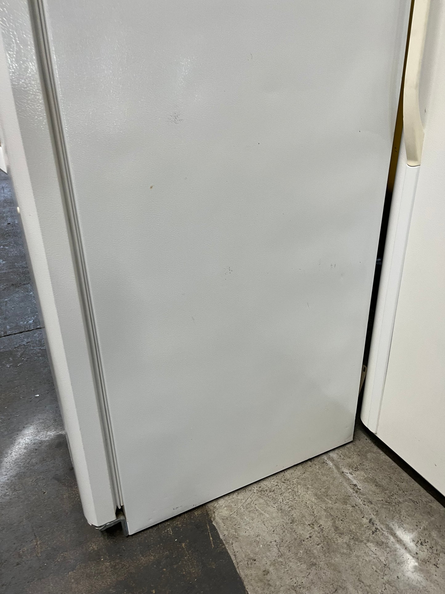 - Frigidalre top freezer Refrigerator in white 30™ #RF311SB